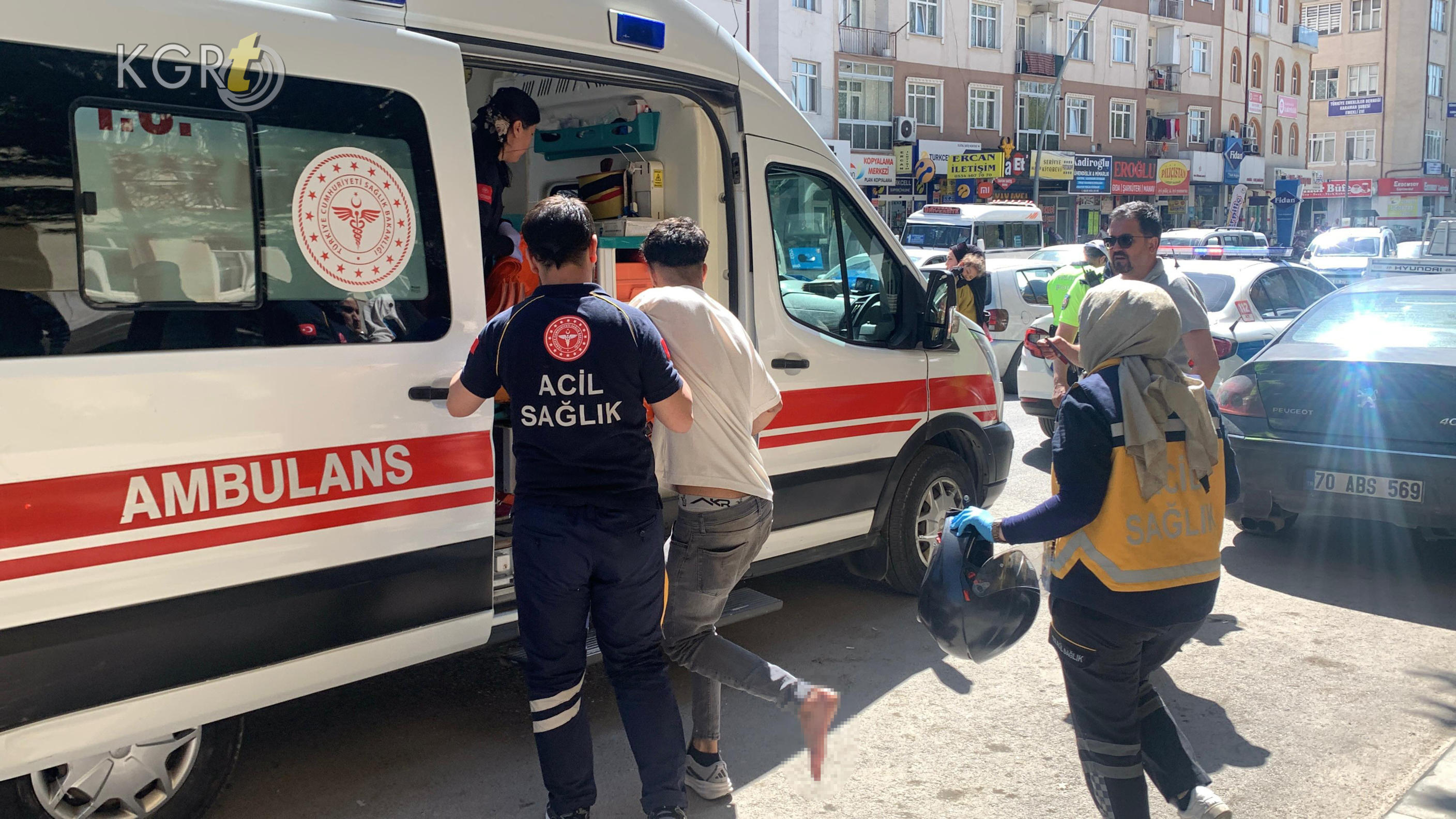 Karamanda Motosikletle Otomobil Carpisti 18 Yasindaki Genc Yaralandi3