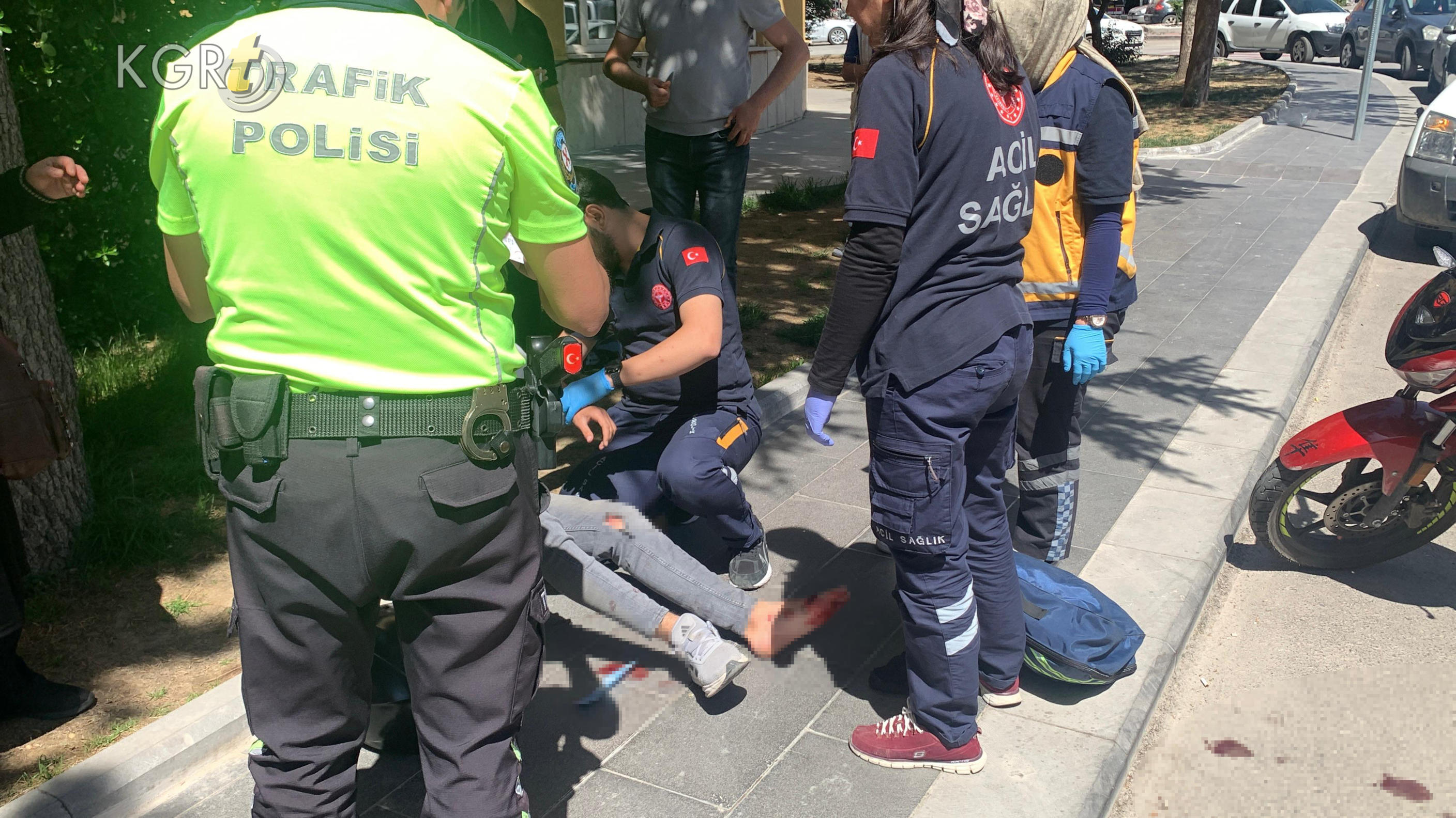 Karamanda Motosikletle Otomobil Carpisti 18 Yasindaki Genc Yaralandi4