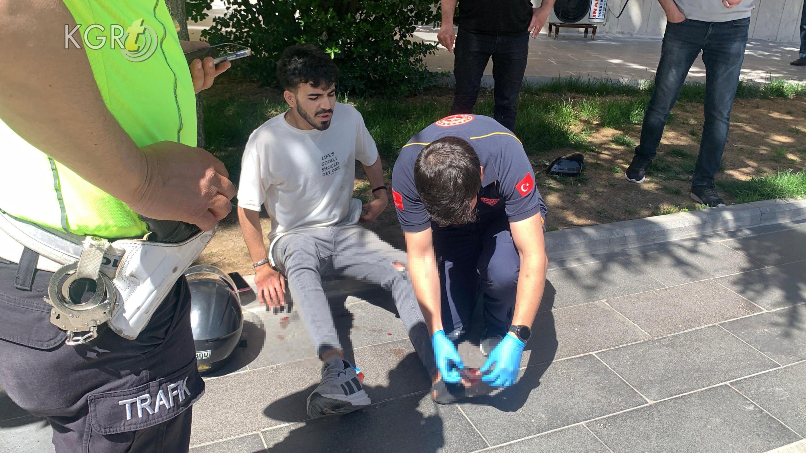 Karamanda Motosikletle Otomobil Carpisti 18 Yasindaki Genc Yaralandi5