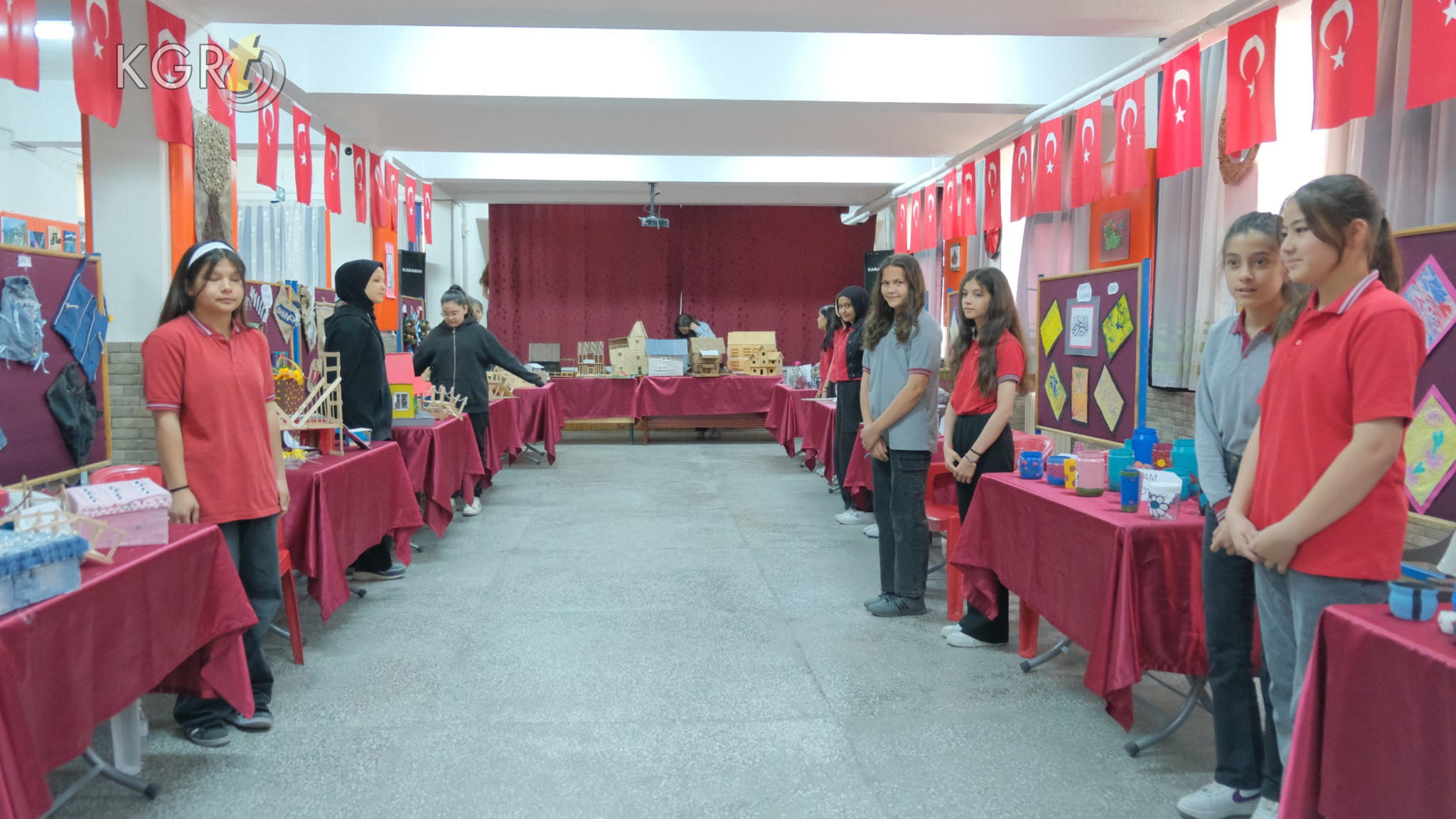 Karamanda Ortaokul Ogrencilerinin Yilsonu Sergisi Begeni Topladi11