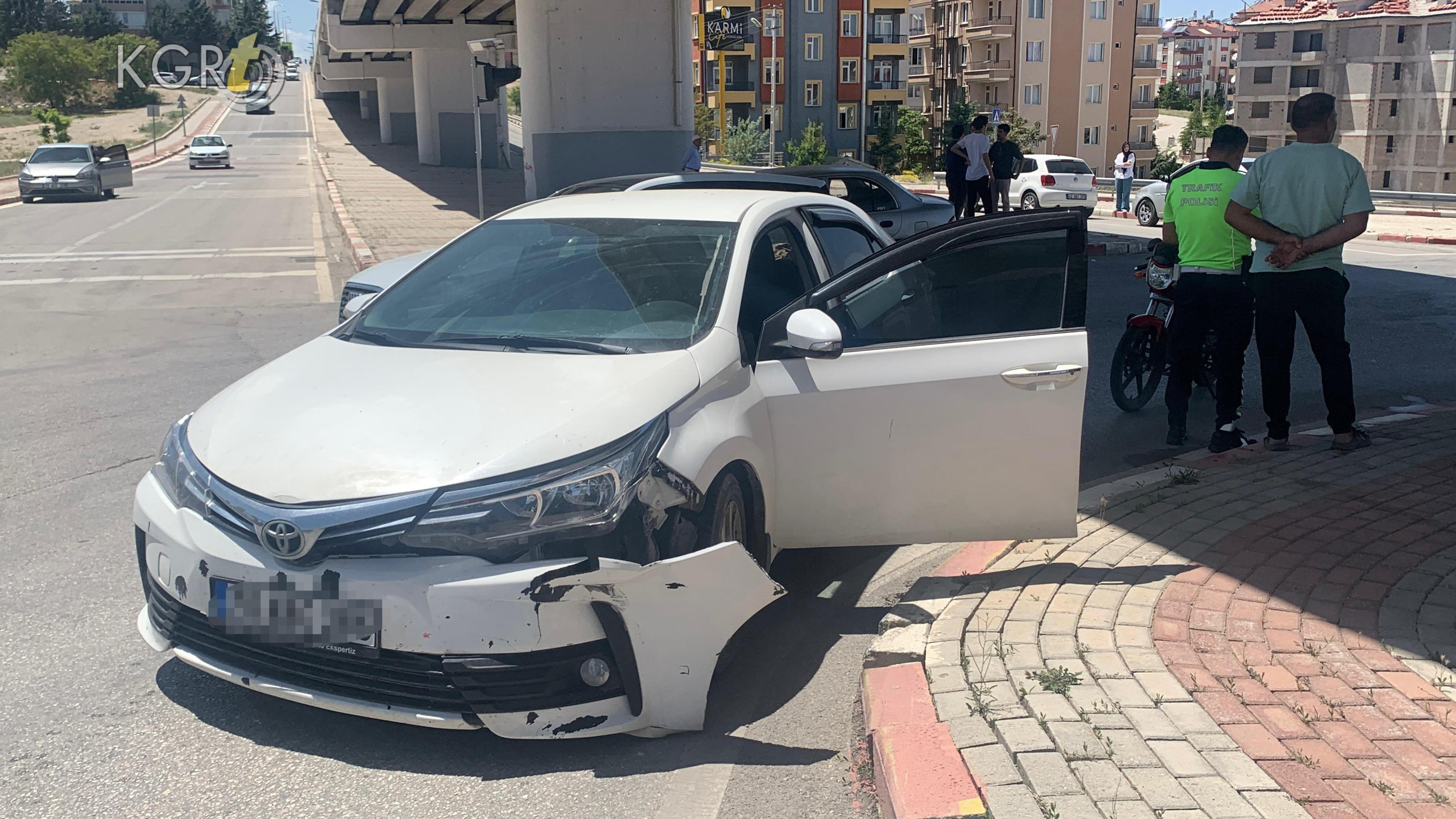 Karamanda Otomobille Carpisan Motosiklet Surucusu Genc Yaralandi3
