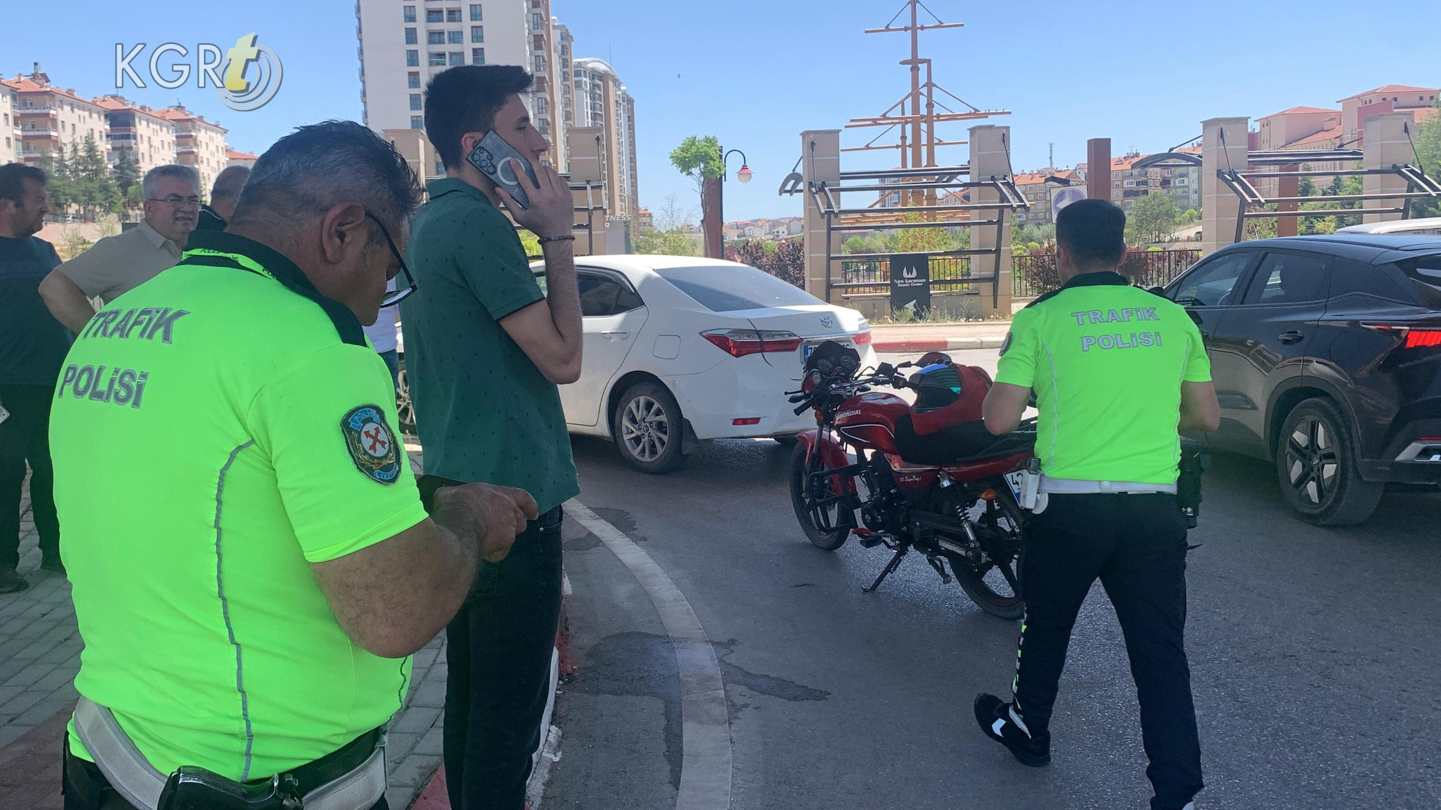 Karamanda Otomobille Carpisan Motosiklet Surucusu Genc Yaralandi7
