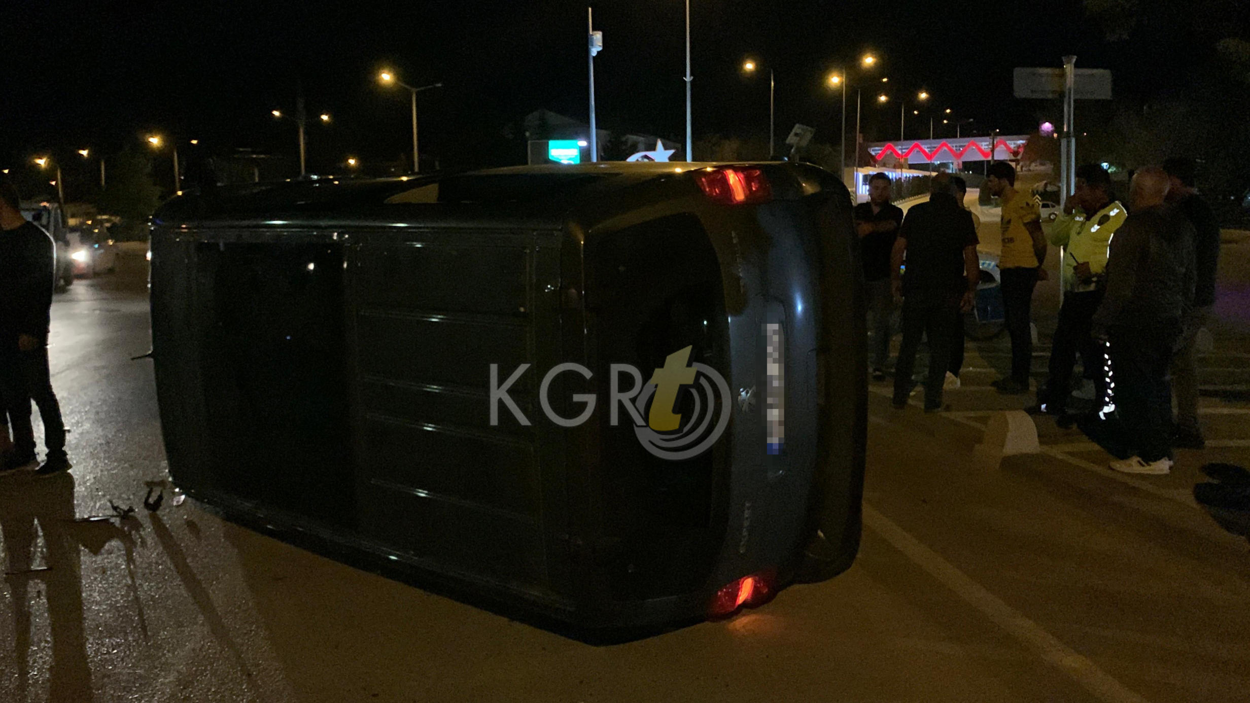 Karamanda Suv Aracla Carpisan Ticari Arac Devrildi1