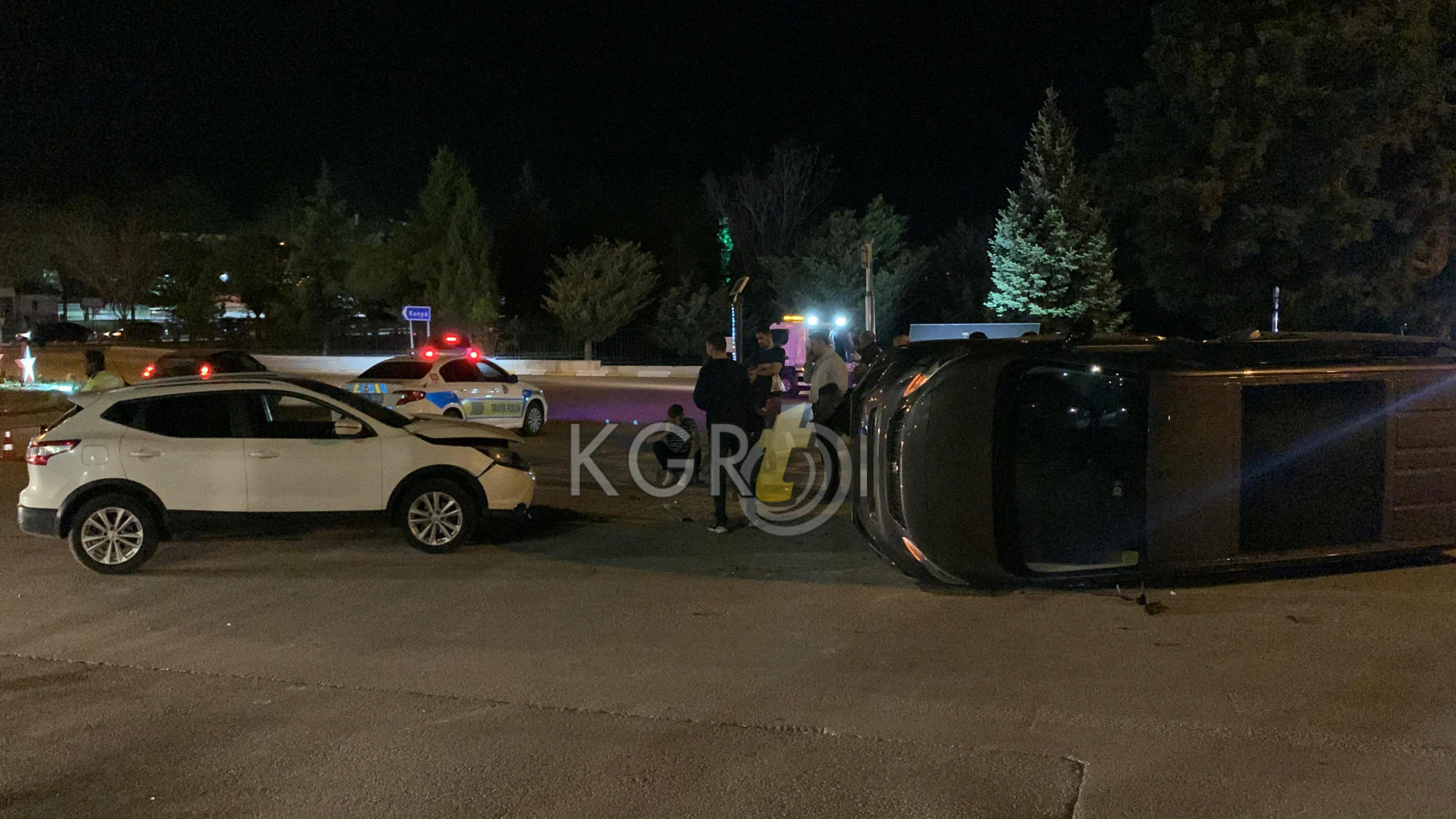 Karamanda Suv Aracla Carpisan Ticari Arac Devrildi4