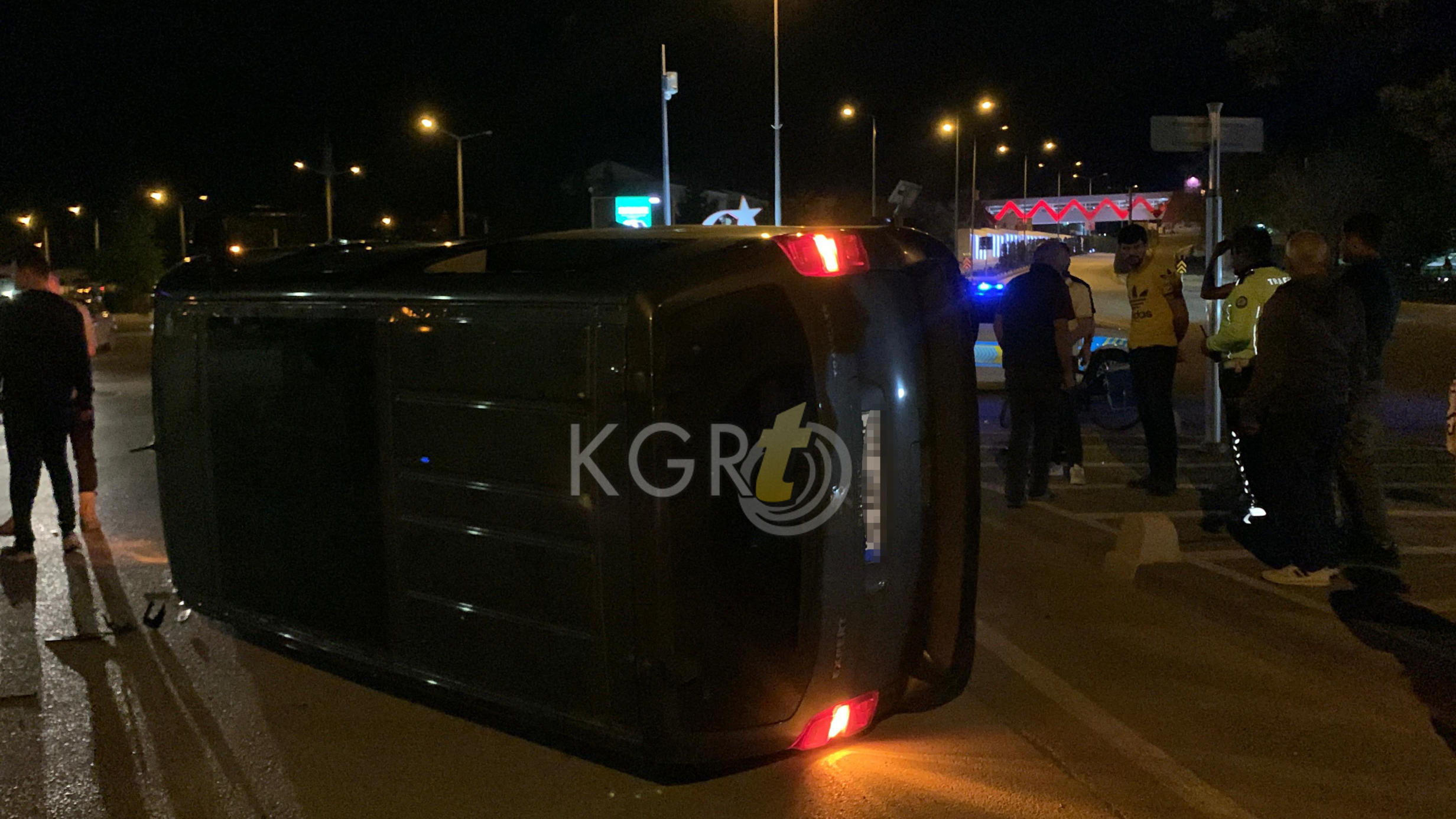 Karamanda Suv Aracla Carpisan Ticari Arac Devrildi9