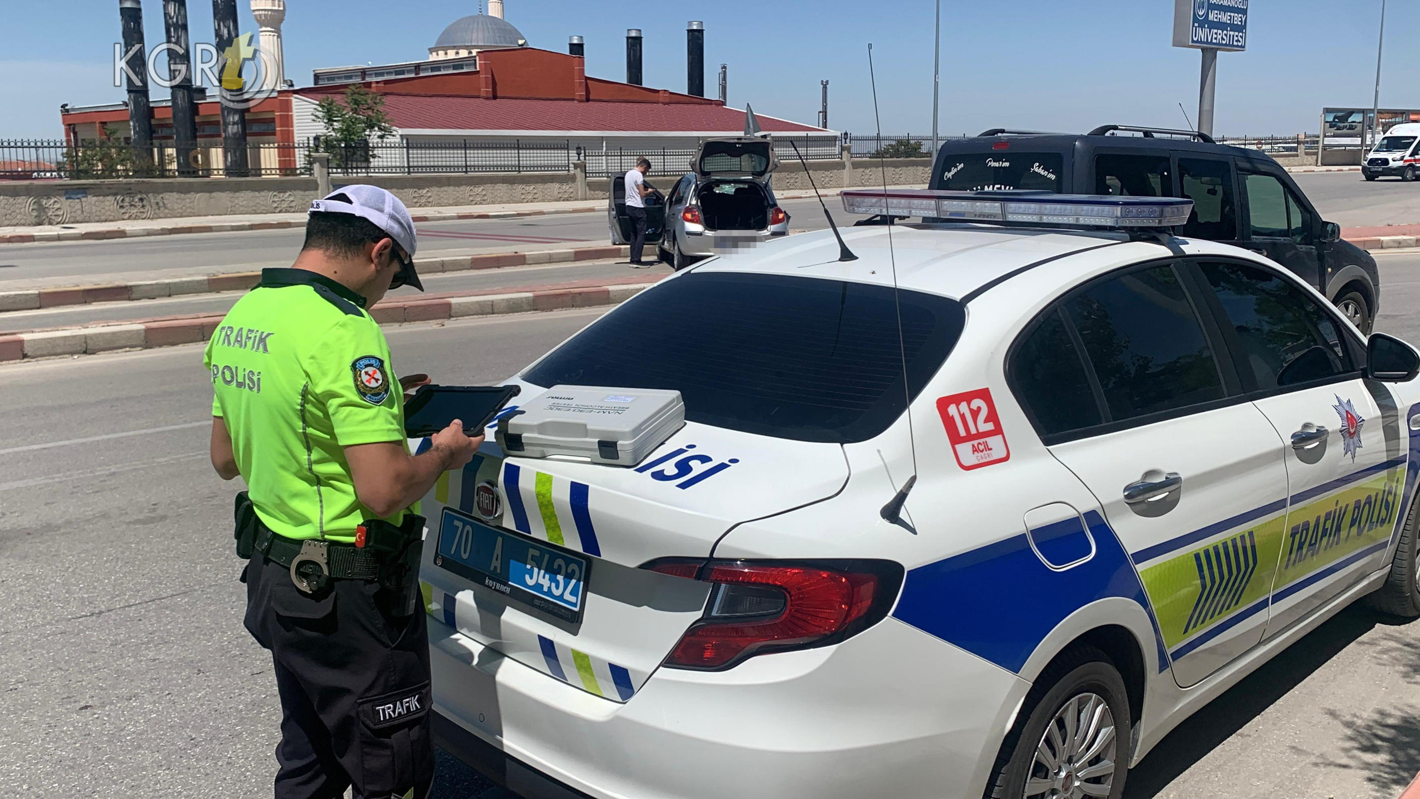 Karamanda Viraji Alamayan Otomobil Kaza Yapti1