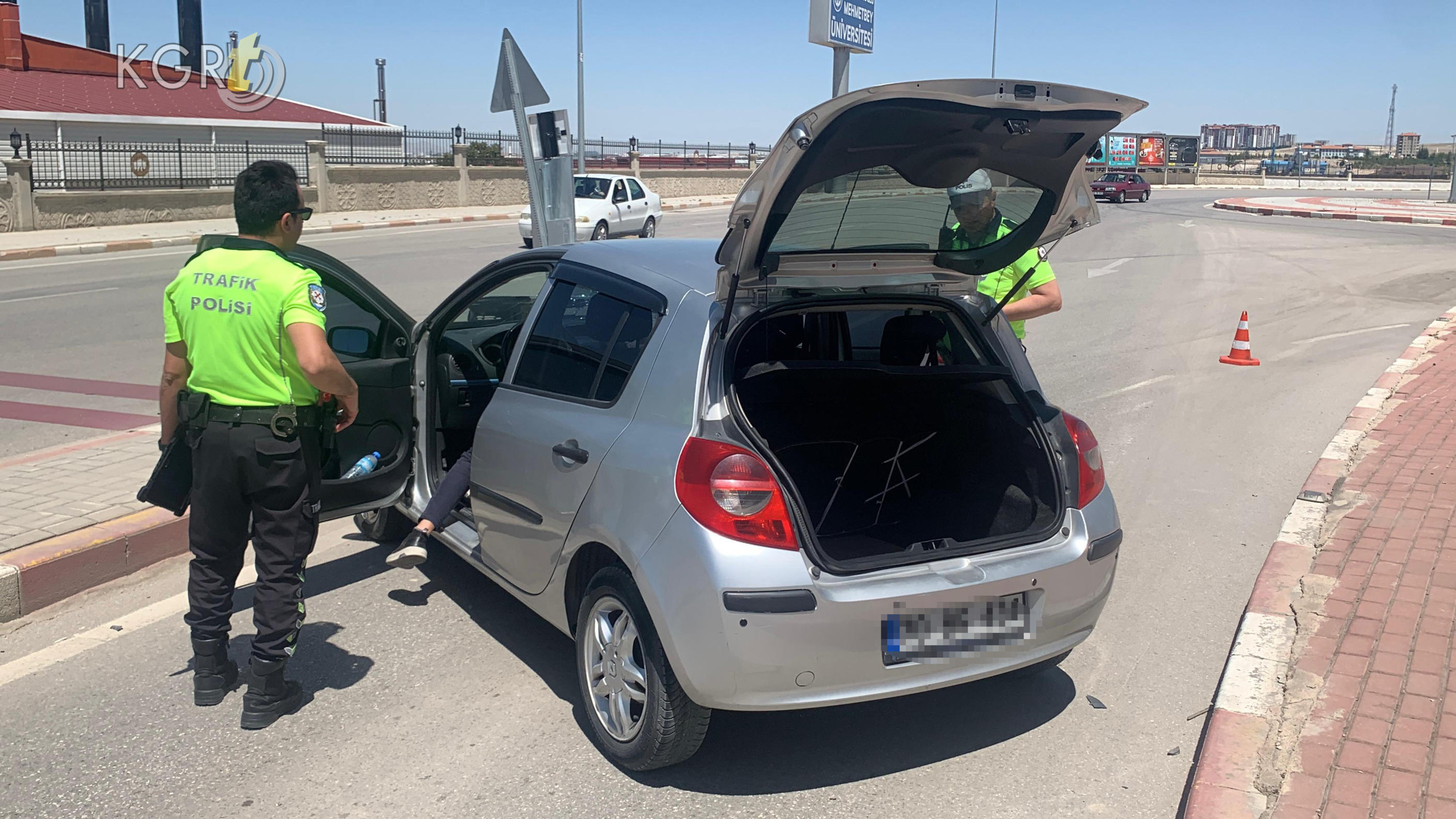 Karamanda Viraji Alamayan Otomobil Kaza Yapti3