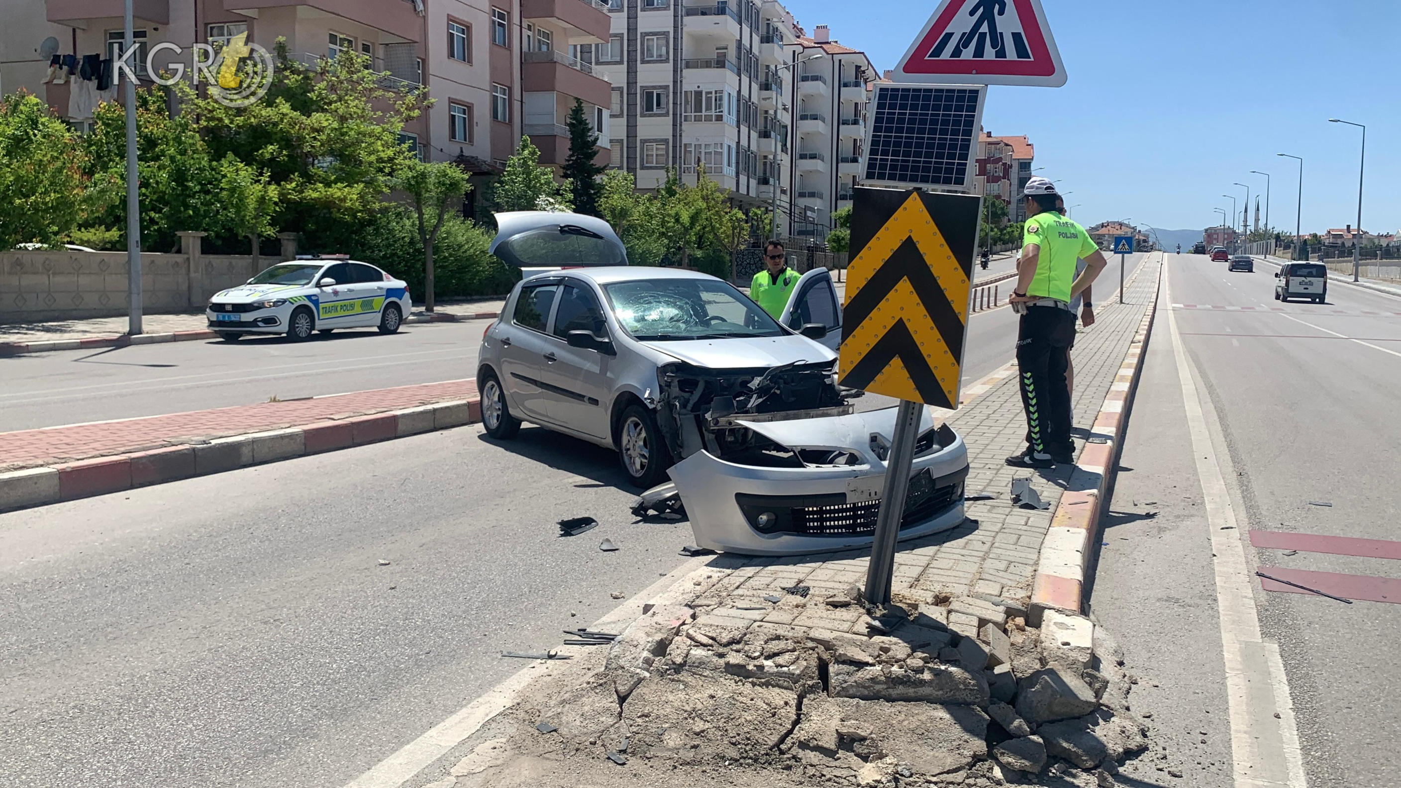 Karamanda Viraji Alamayan Otomobil Kaza Yapti7