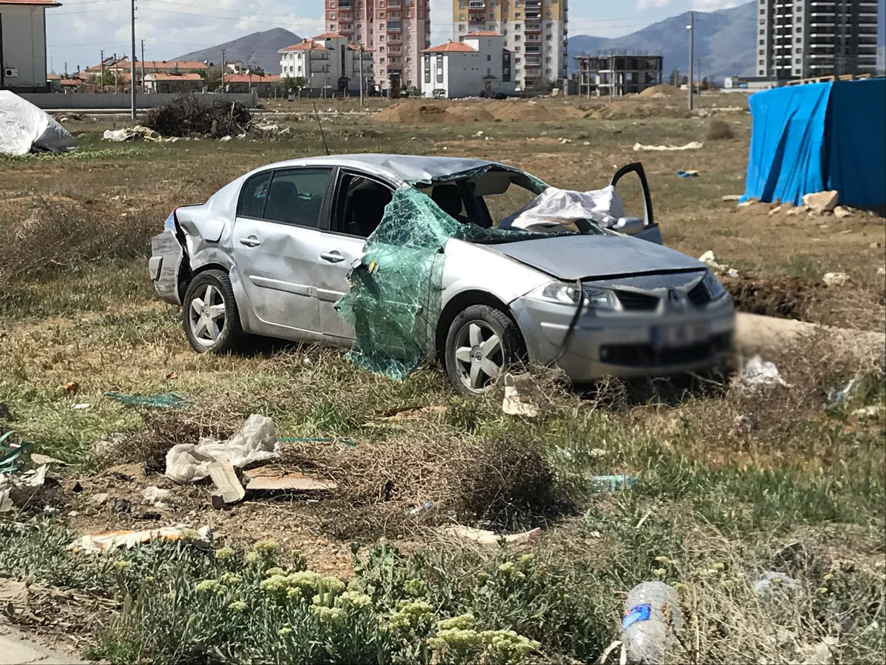 Kazada Tarlaya Ucan Arac Diregi De Devirdi3