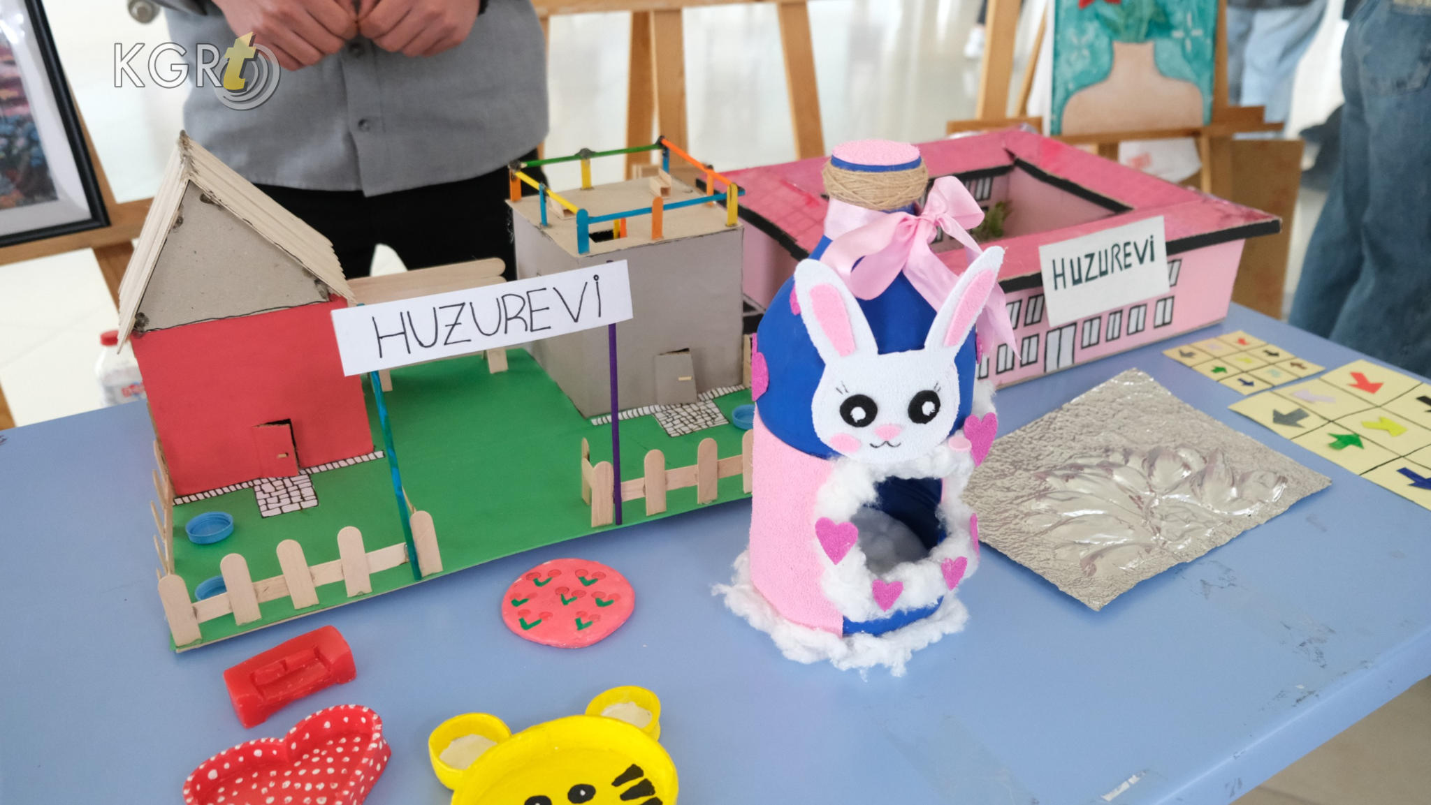 Kmude Yasli Ve Bakima Muhtac Hastalar Icin Sergi Duzenlendi1