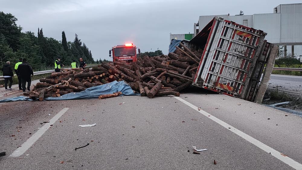 Korkunc Kazada 3 Kisi Yaralandi1