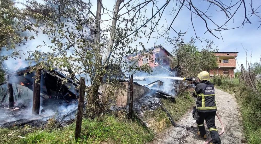 Marangoz Atolyesinde Yanginda 400 Bin Liralik Zarar1