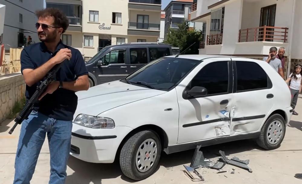 Trafik Kazasi Sonrasi Ortalik Karisti 2Si Silahla Toplam 8 Yarali1