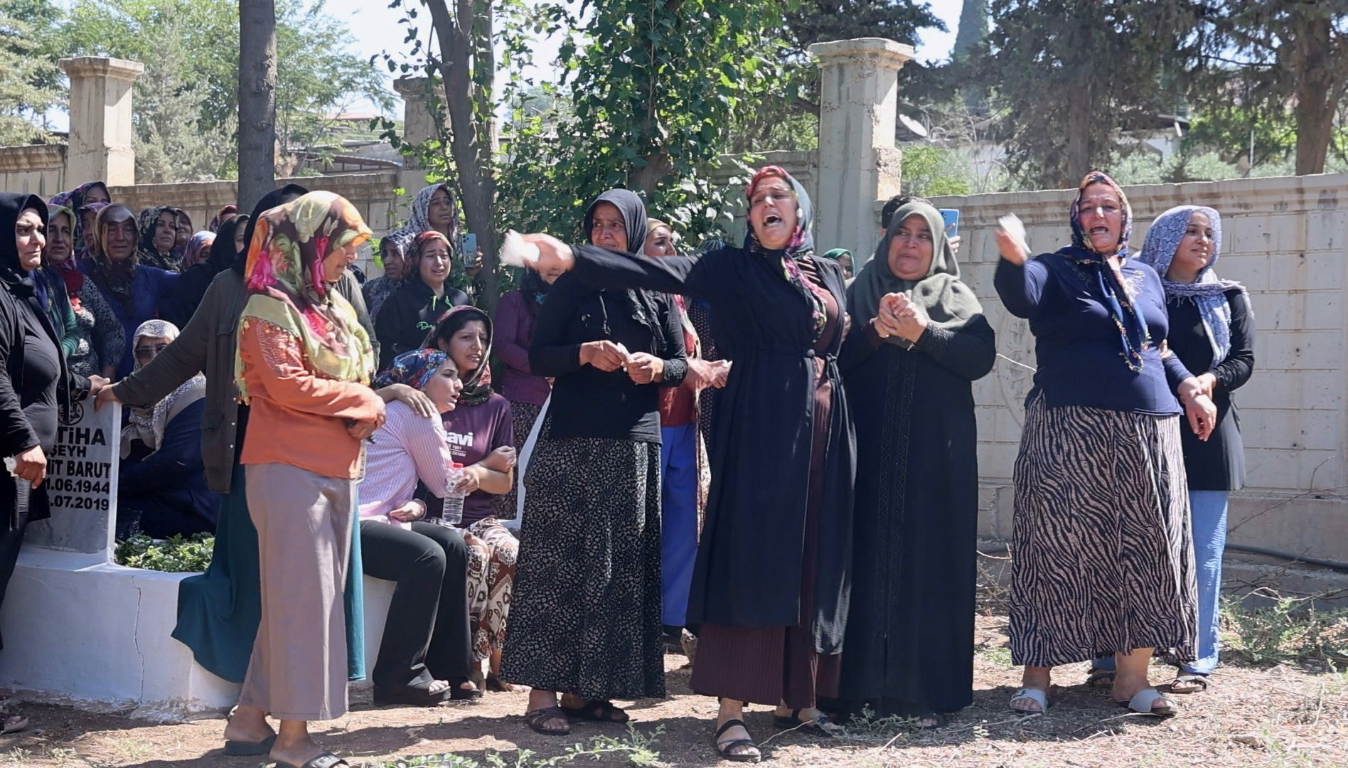 Ablasinin Evliligine Uzuldu Dugunde Kalp Krizinden Oldu (2)