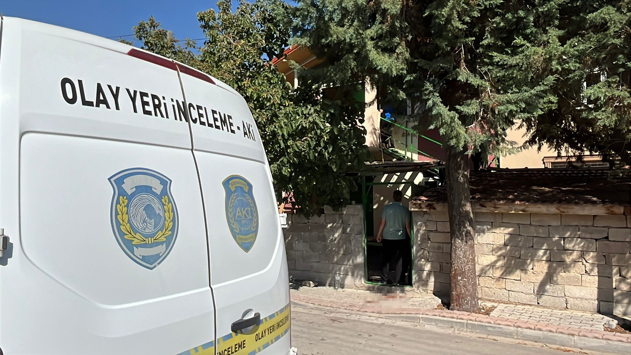 Aile Tartismasi Kanli Bitti Once Ailesini Sonra Kendini Bicakladi (2)