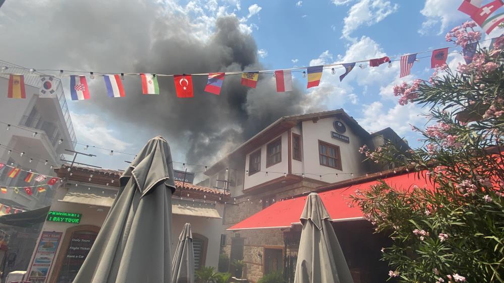 Antalya Kaleicindeki Yangin Buyuk Zarara Yol Act3