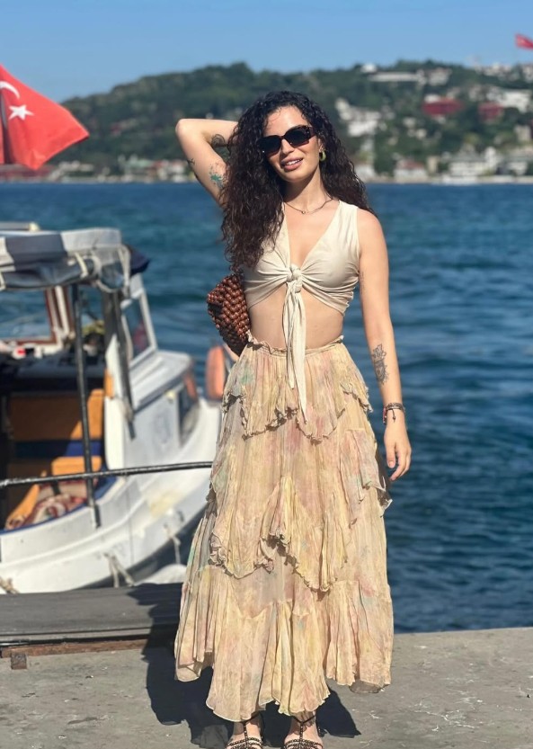 Asli Bekiroglu Gonlunu O Rapciye Kaptirdi (1)