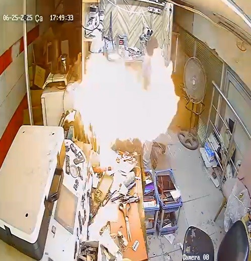 Cep Telefonu Bomba Gibi Patladi1