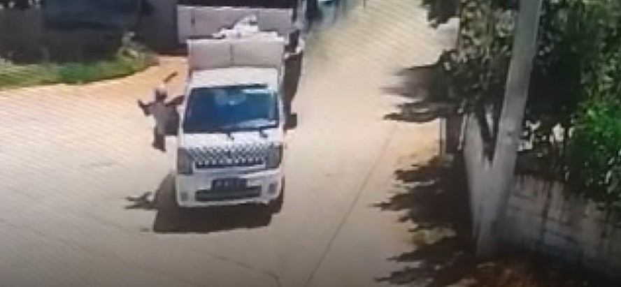 Cop Aracindan Dusen Isci Agir Yaralandi1