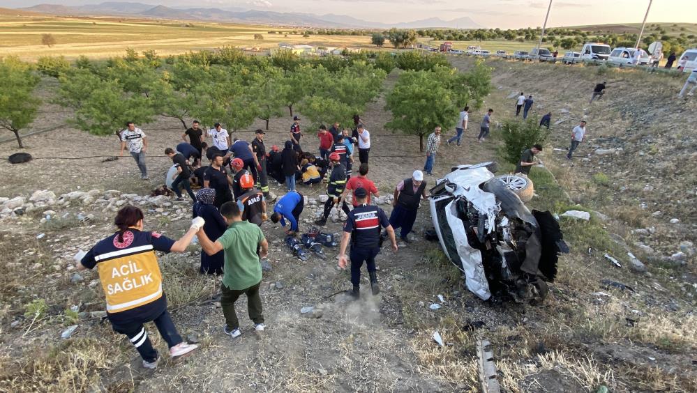 Feci Kazada Aracta Sikistilar 2Si Agir 8 Yarali2