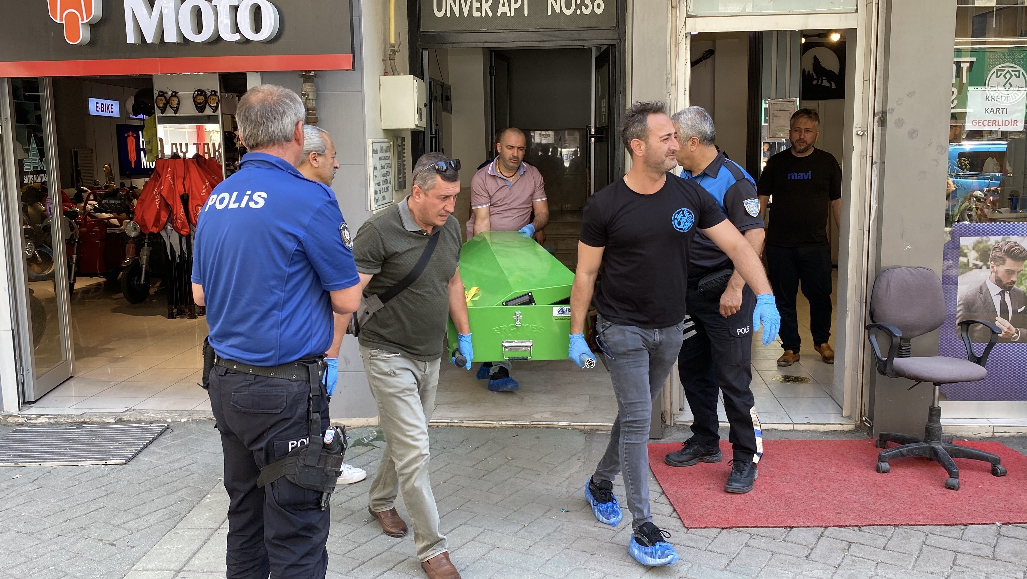 Genc Adamin Supheli Olumu Evine Cilingirle Girildi (1)