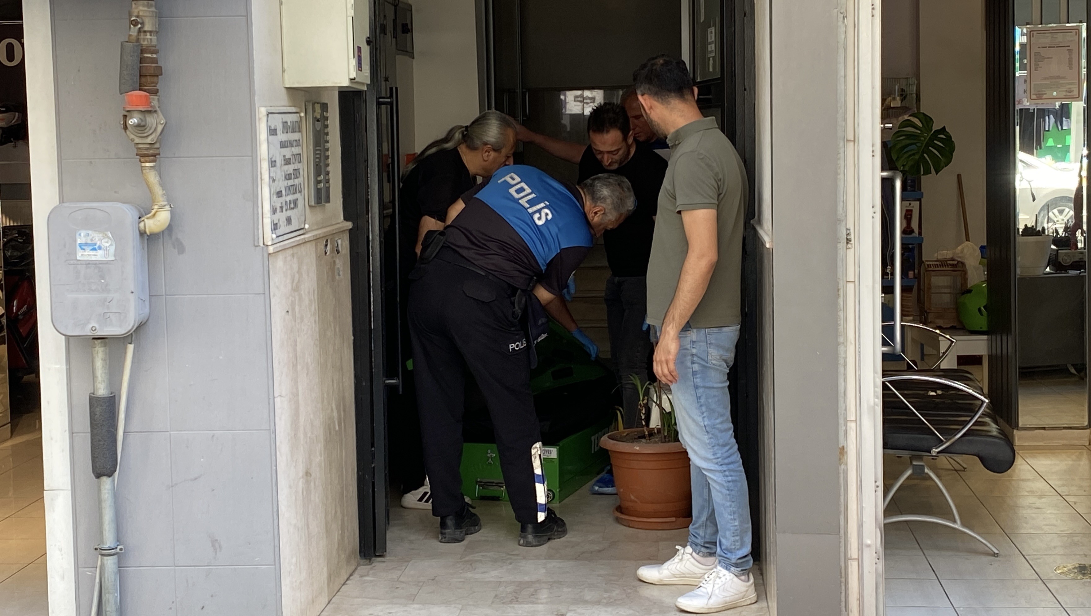 Genc Adamin Supheli Olumu Evine Cilingirle Girildi (4)