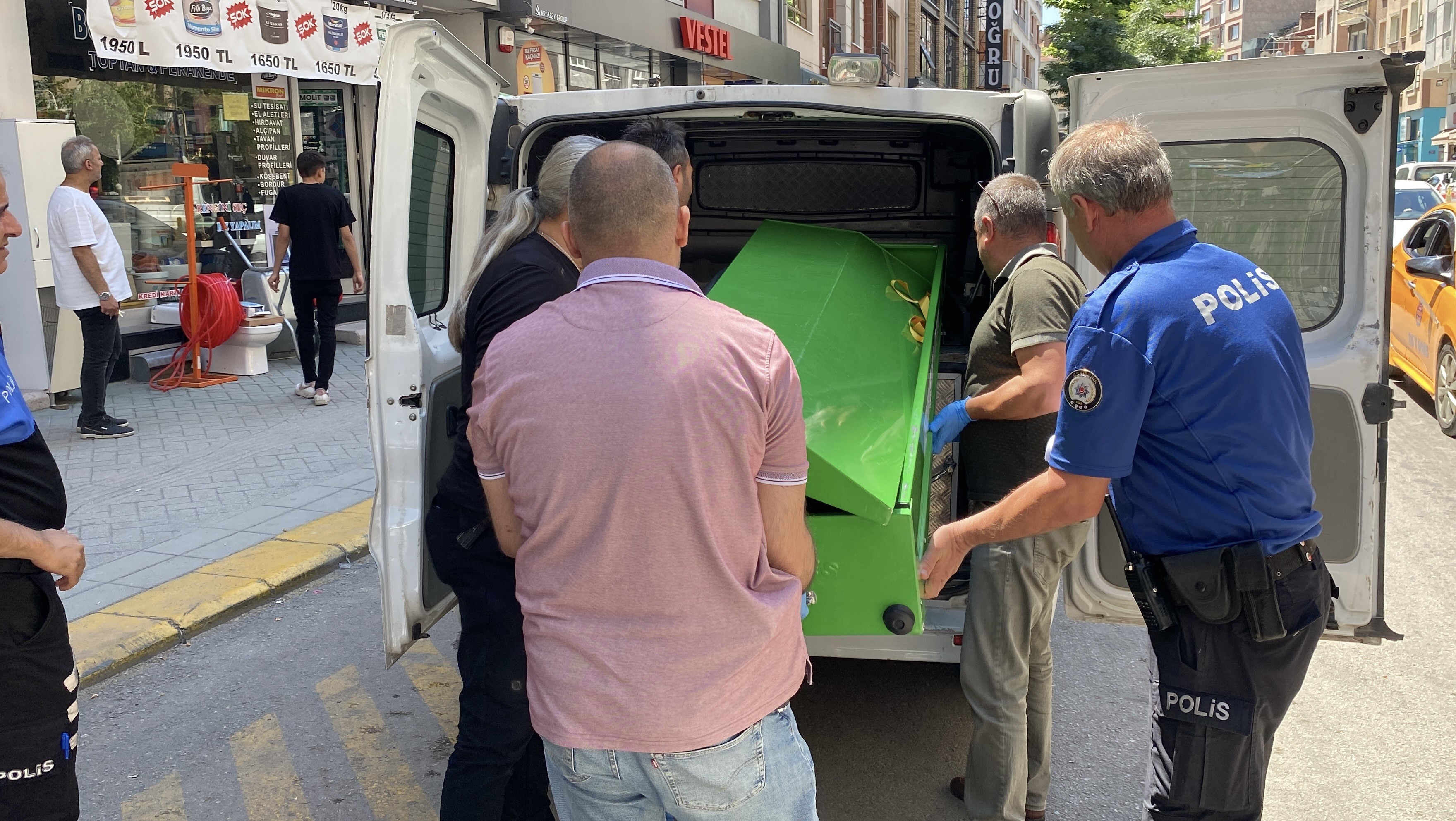 Genc Adamin Supheli Olumu Evine Cilingirle Girildi (5)