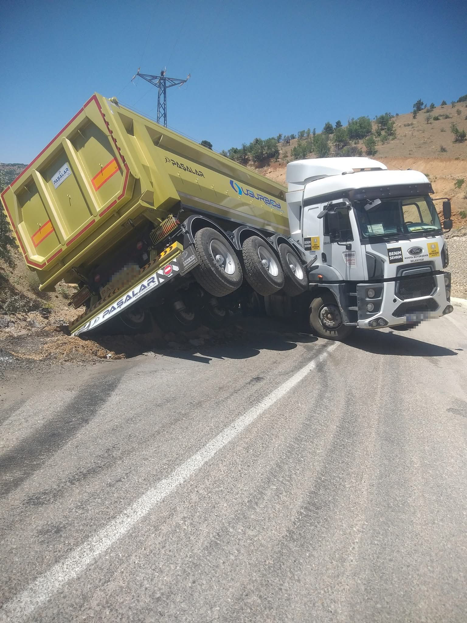 Hafriyat Kamyonu Rampada Makasladi Devriliyordu (1)