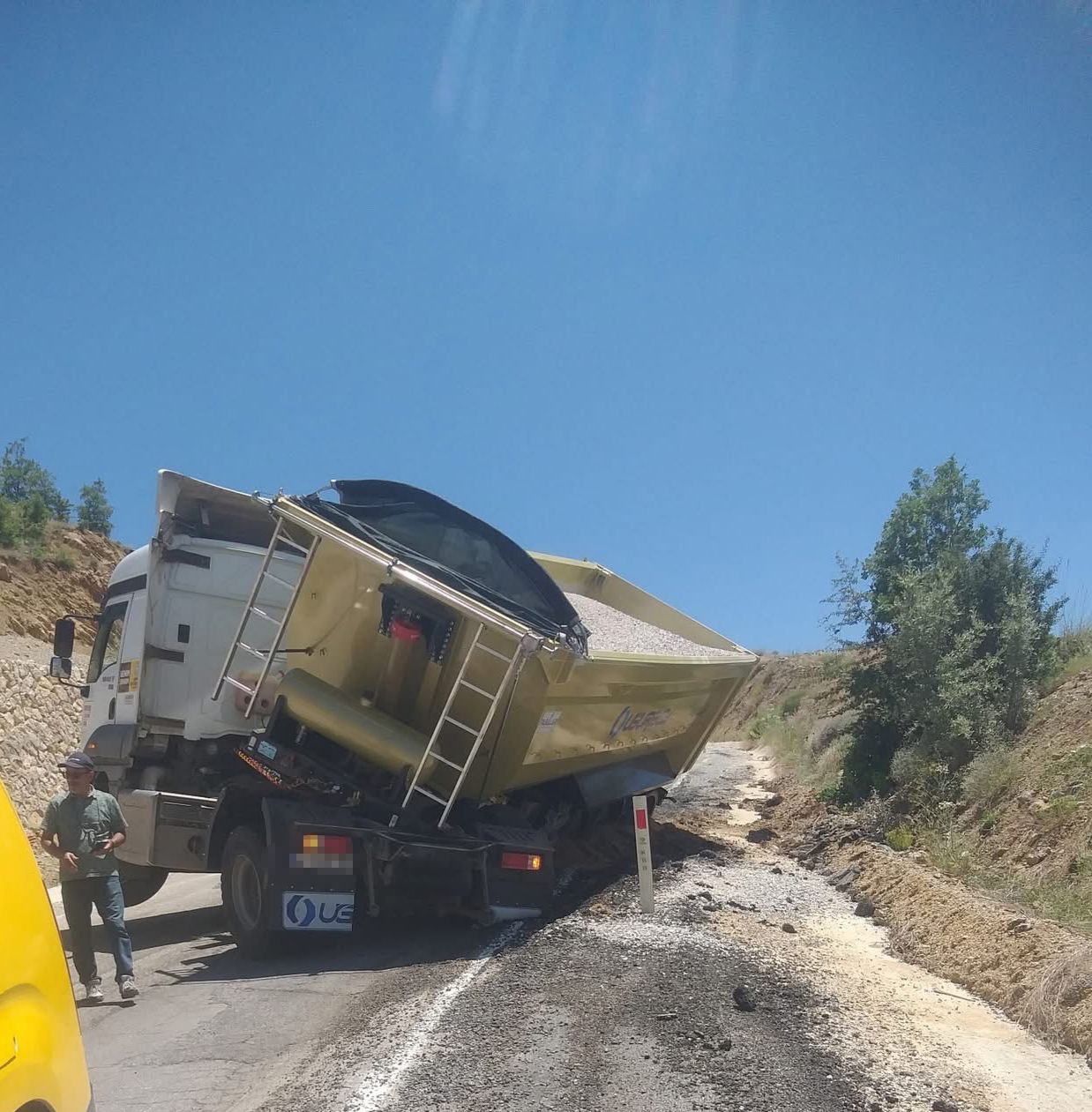 Hafriyat Kamyonu Rampada Makasladi Devriliyordu (3)