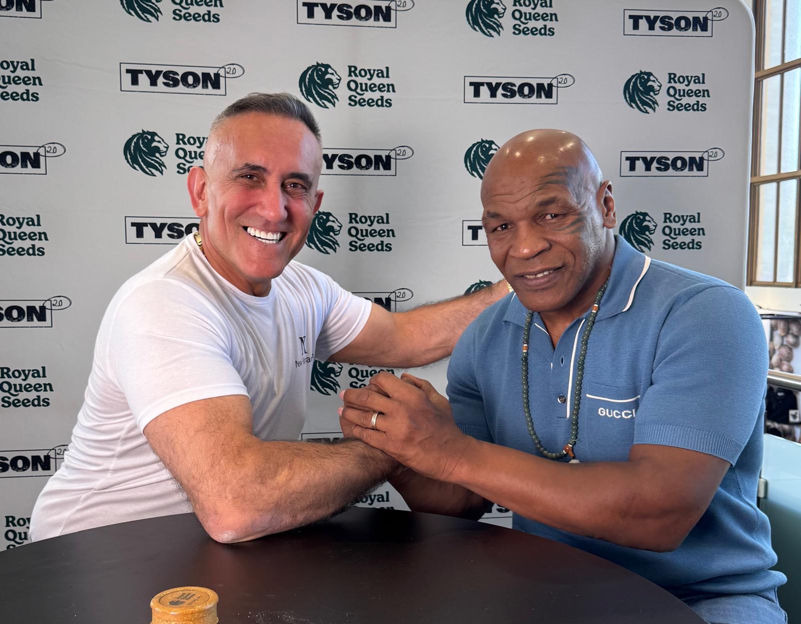 Ibrahim Uysal Efsane Boksor Mike Tysonla Bulustu (2)