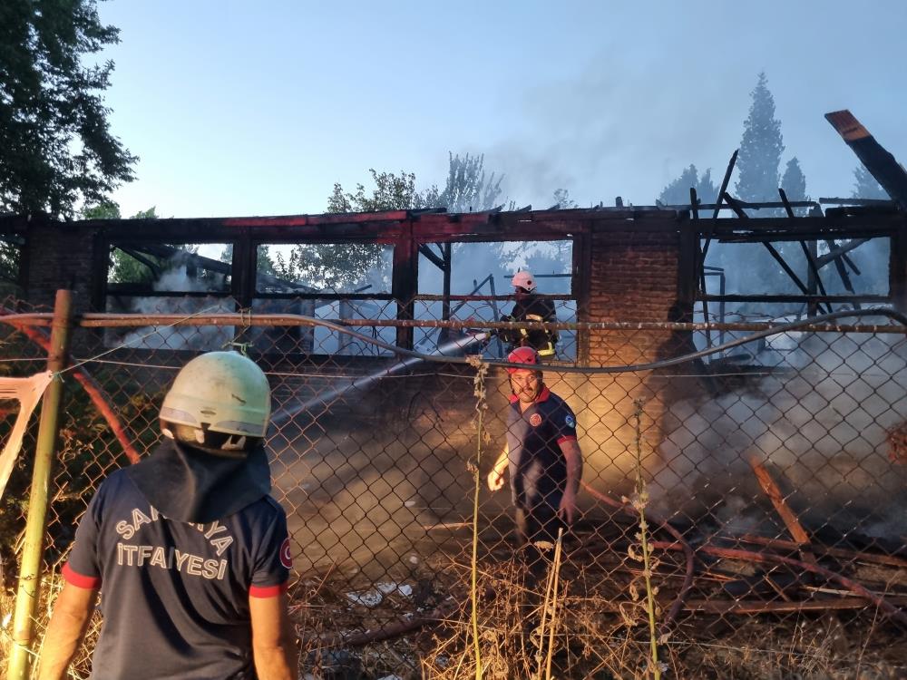 Kafedeki Yangin Kisa Surede Buyudu1