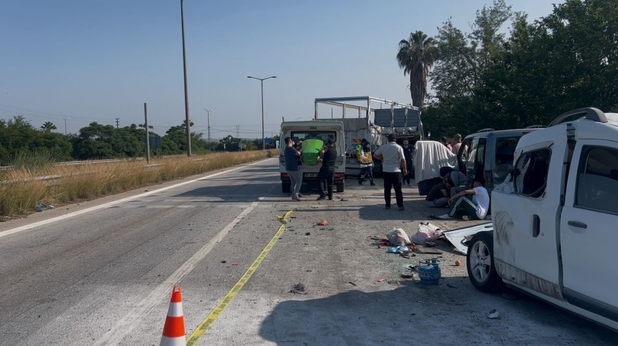 Kamyon 3 Araci Bicti Feci Kazada 1 Kisi Oldu 10 Kisi Yarali2