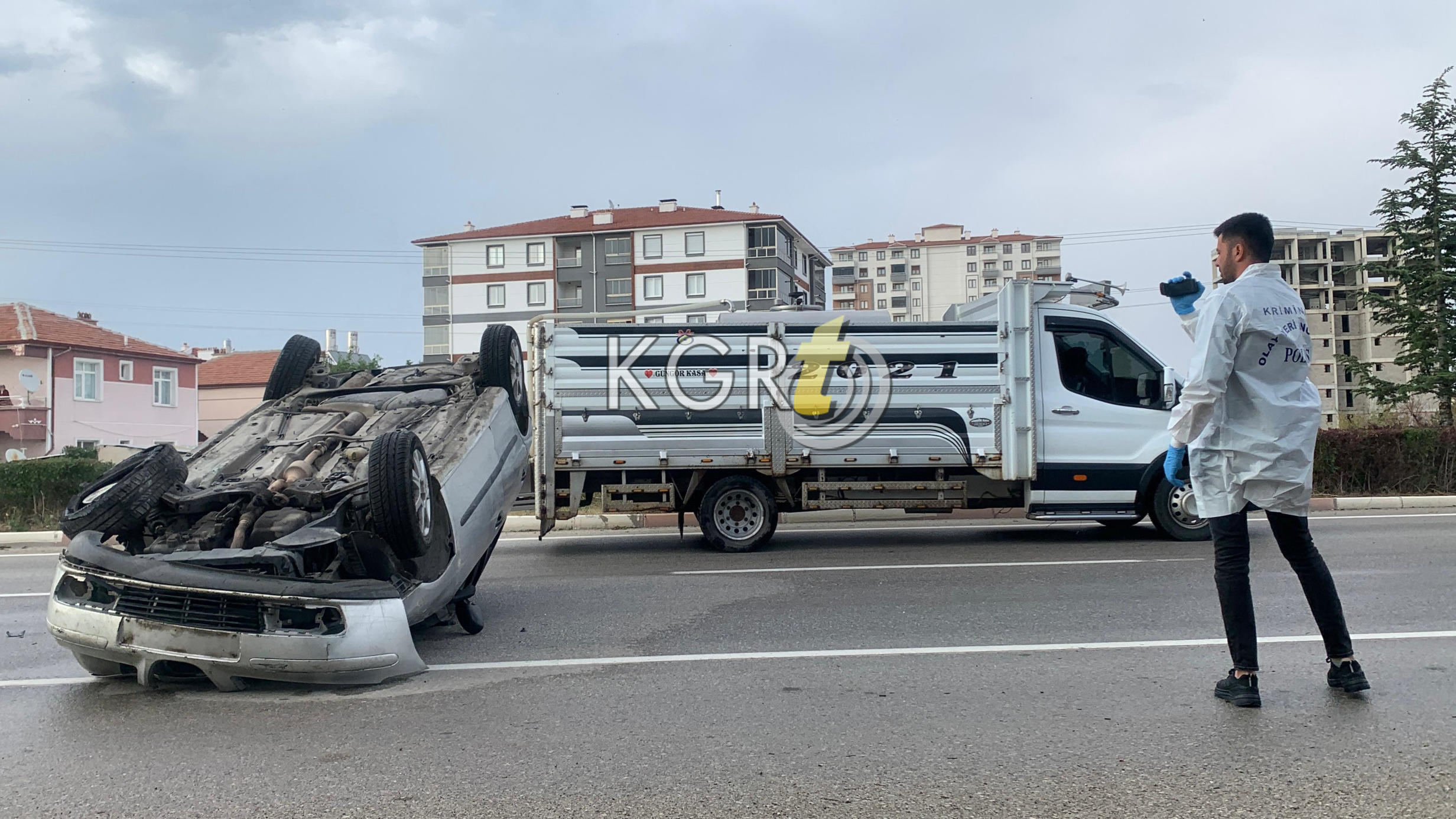 Karaman'da Ailenin Aracı Takla Attı 2'Si Çocuk 4 Yaralı9