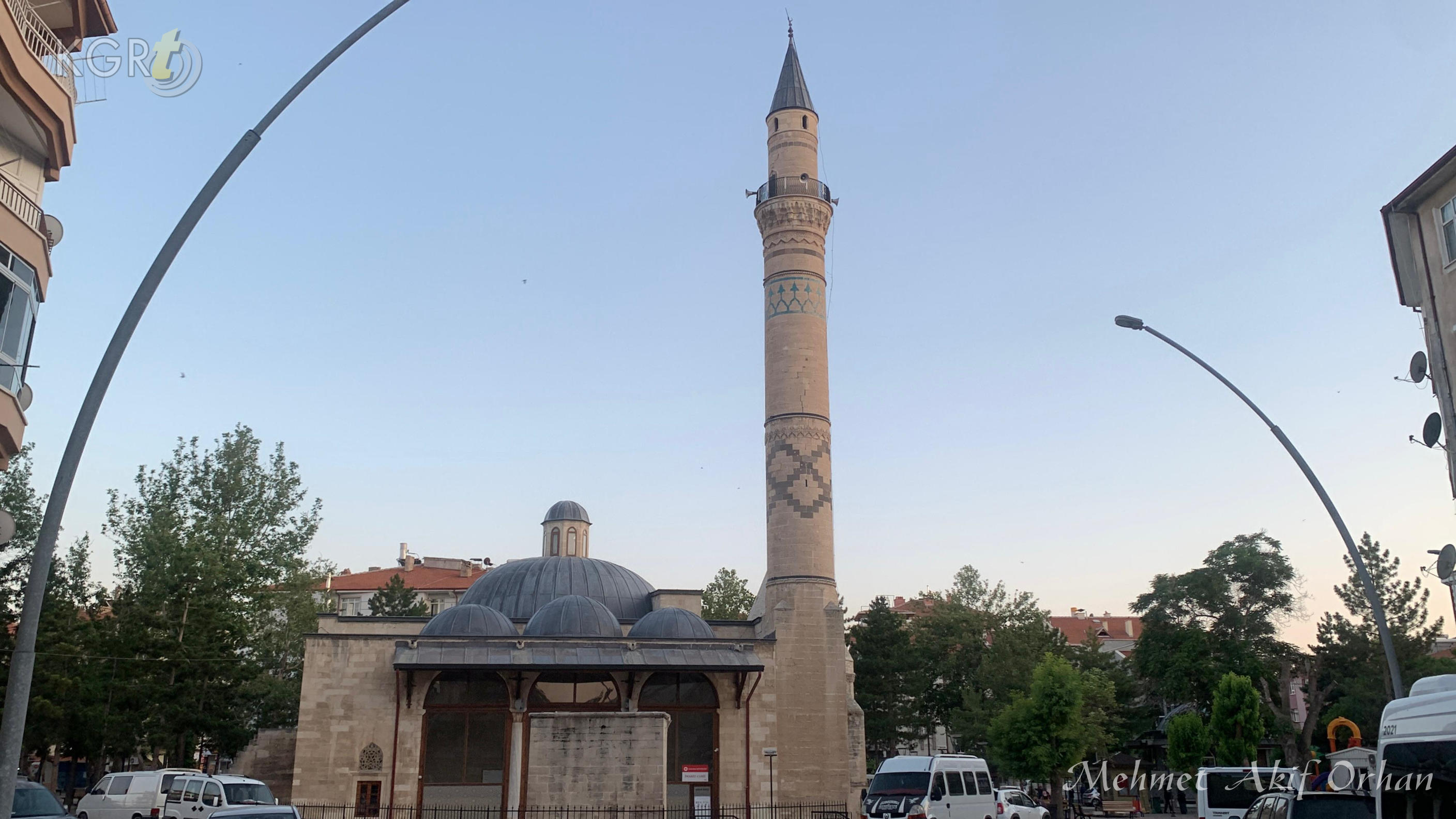 Karamanda Anne Leylek Turbe Kubbesindeki Yuvada Yavrularini Dunyaya Getirdi3
