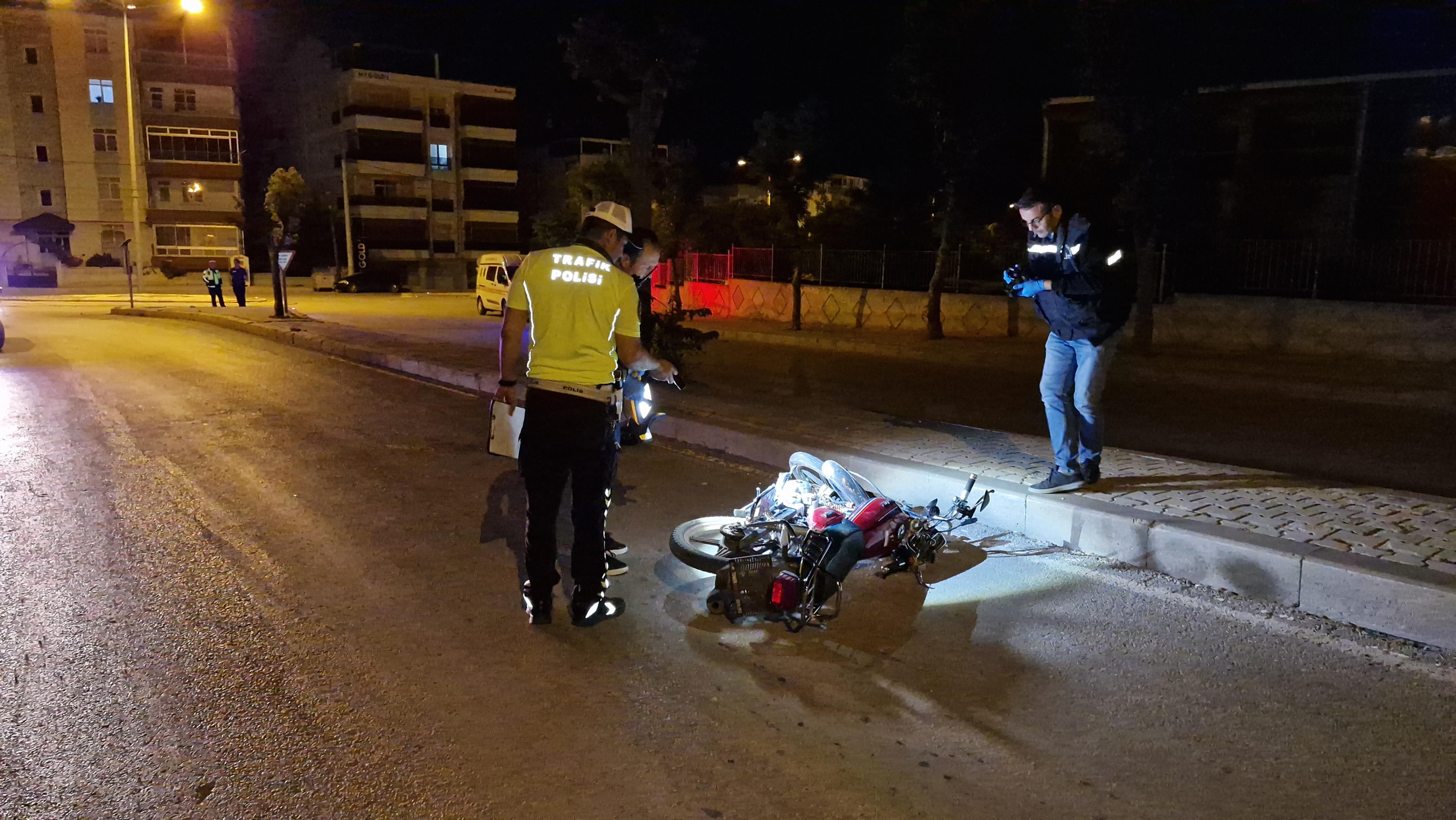 Karamanda Asiri Hizdan Motosiklet Devrildi 2 Agir Yarali10