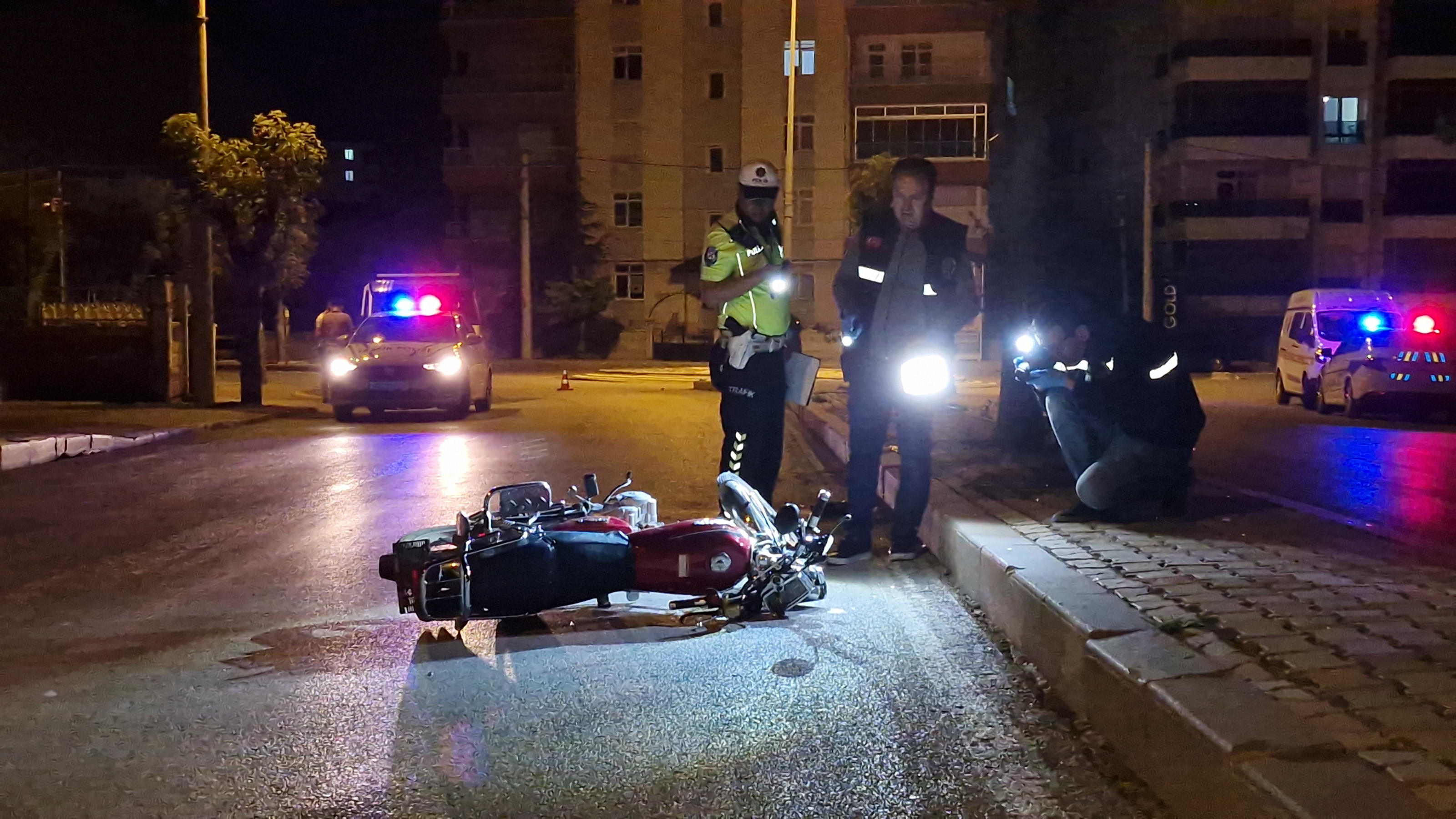 Karamanda Asiri Hizdan Motosiklet Devrildi 2 Agir Yarali12