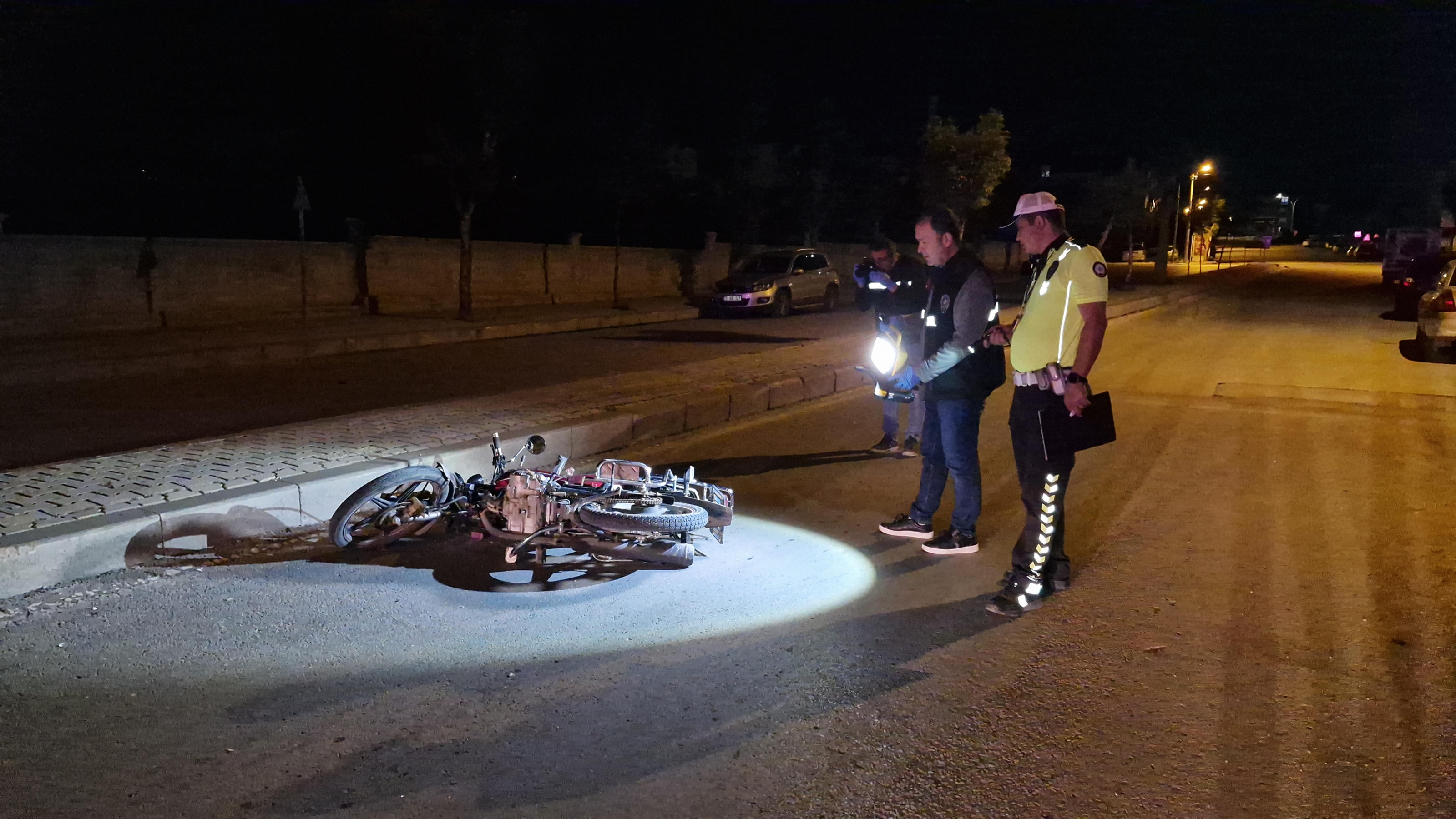 Karamanda Asiri Hizdan Motosiklet Devrildi 2 Agir Yarali2