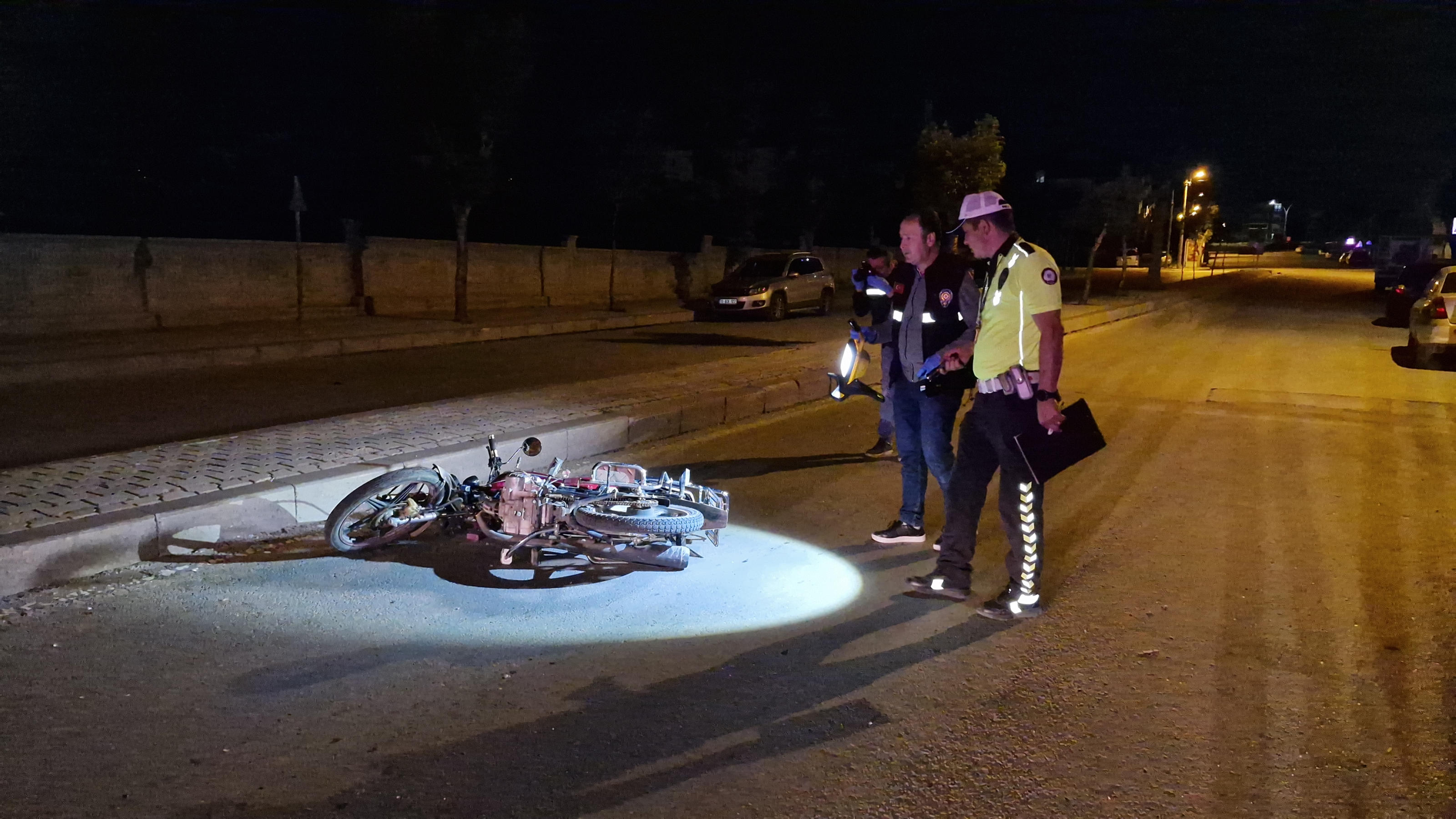 Karamanda Asiri Hizdan Motosiklet Devrildi 2 Agir Yarali23