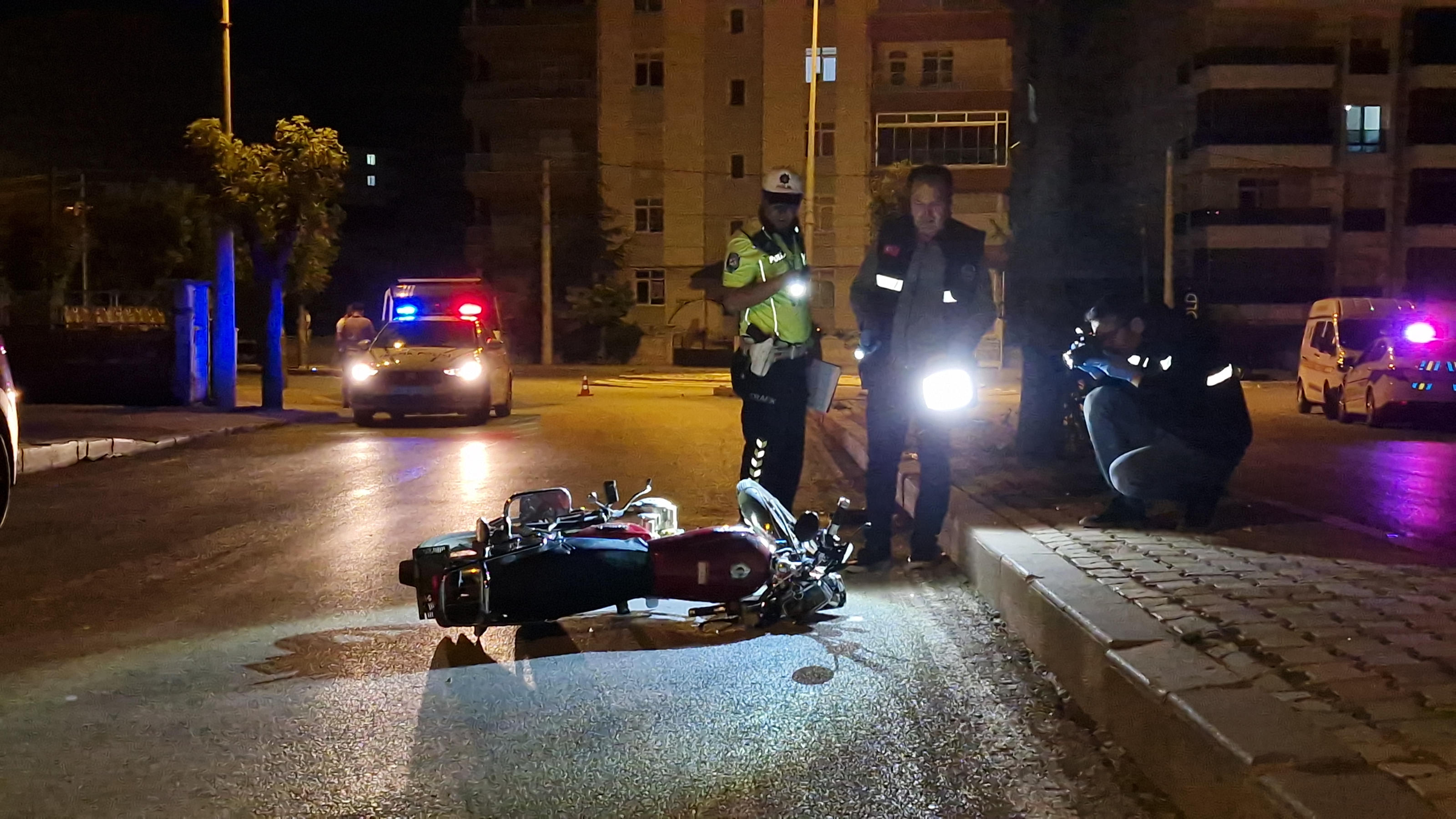 Karamanda Asiri Hizdan Motosiklet Devrildi 2 Agir Yarali7