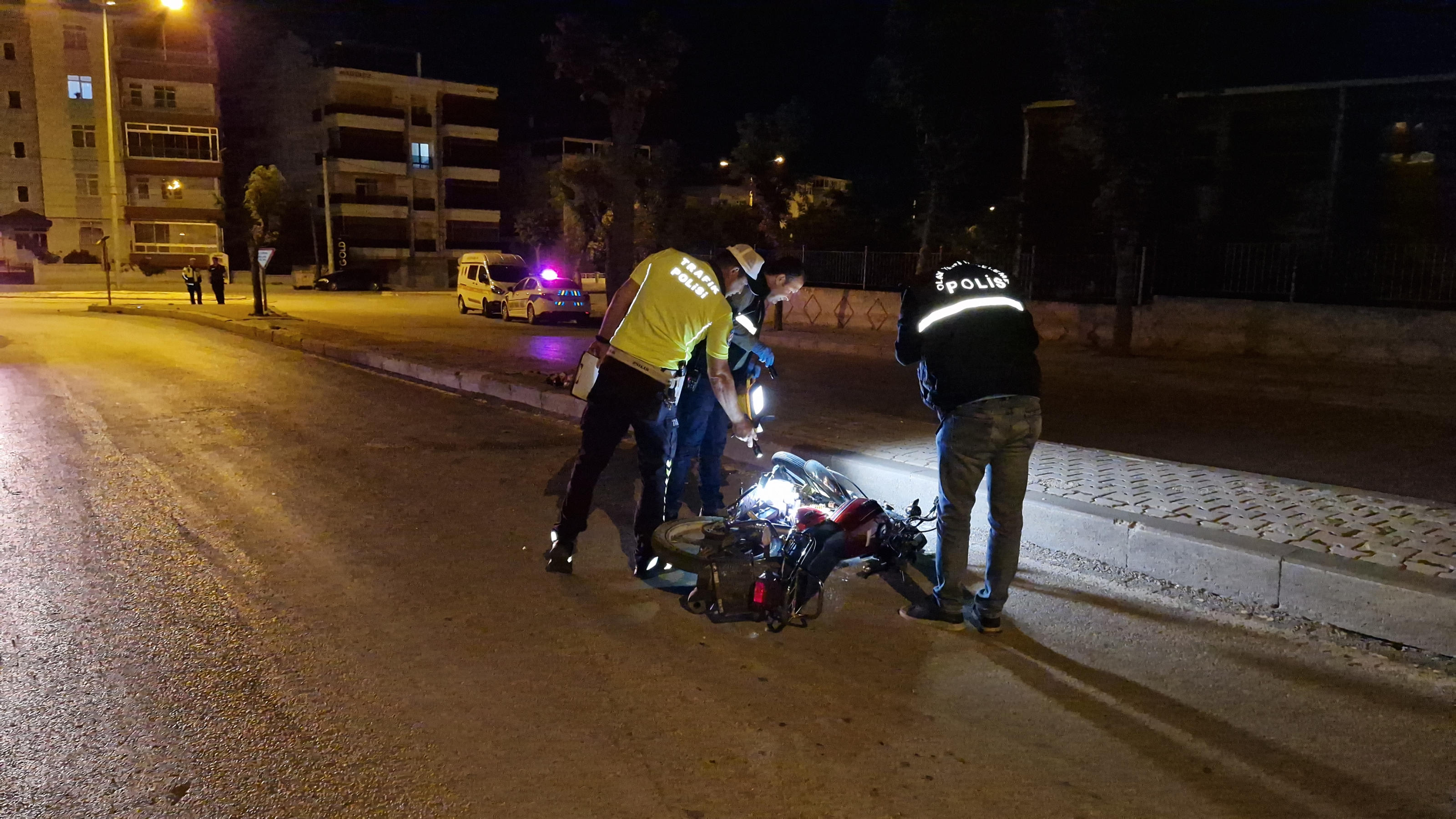 Karamanda Asiri Hizdan Motosiklet Devrildi 2 Agir Yarali9