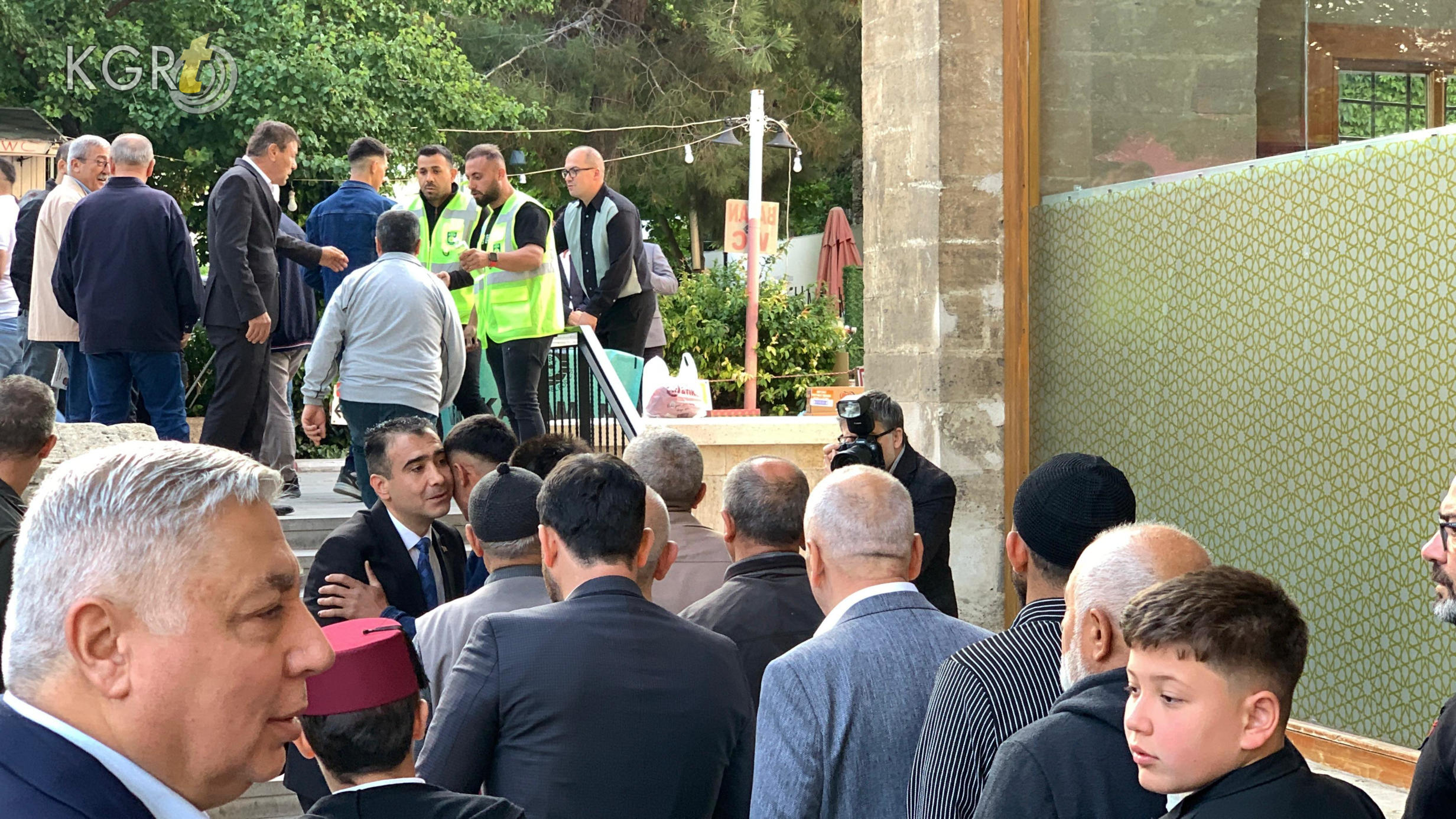 Karamanda Bayram Namazi Sonrasi Bayramlasma8