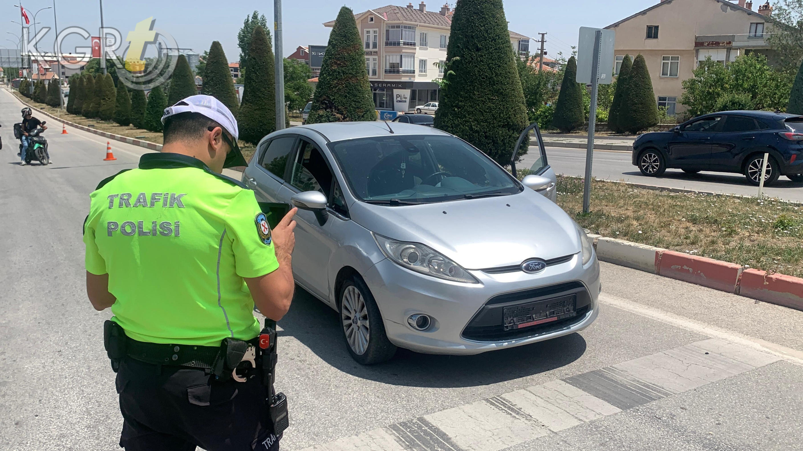 Karamanda Bisikletle Otomobil Carpisti Yasli Adam Yaralandi3