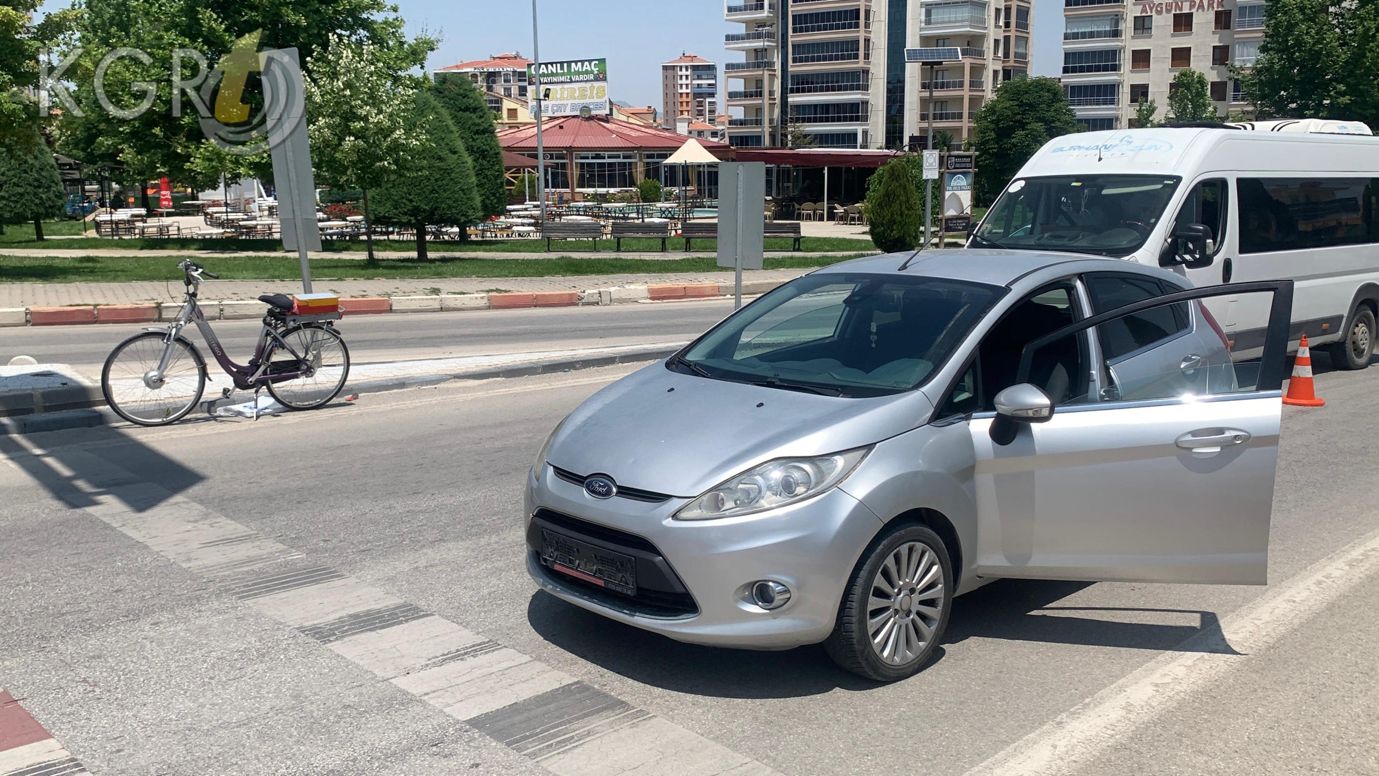 Karamanda Bisikletle Otomobil Carpisti Yasli Adam Yaralandi9