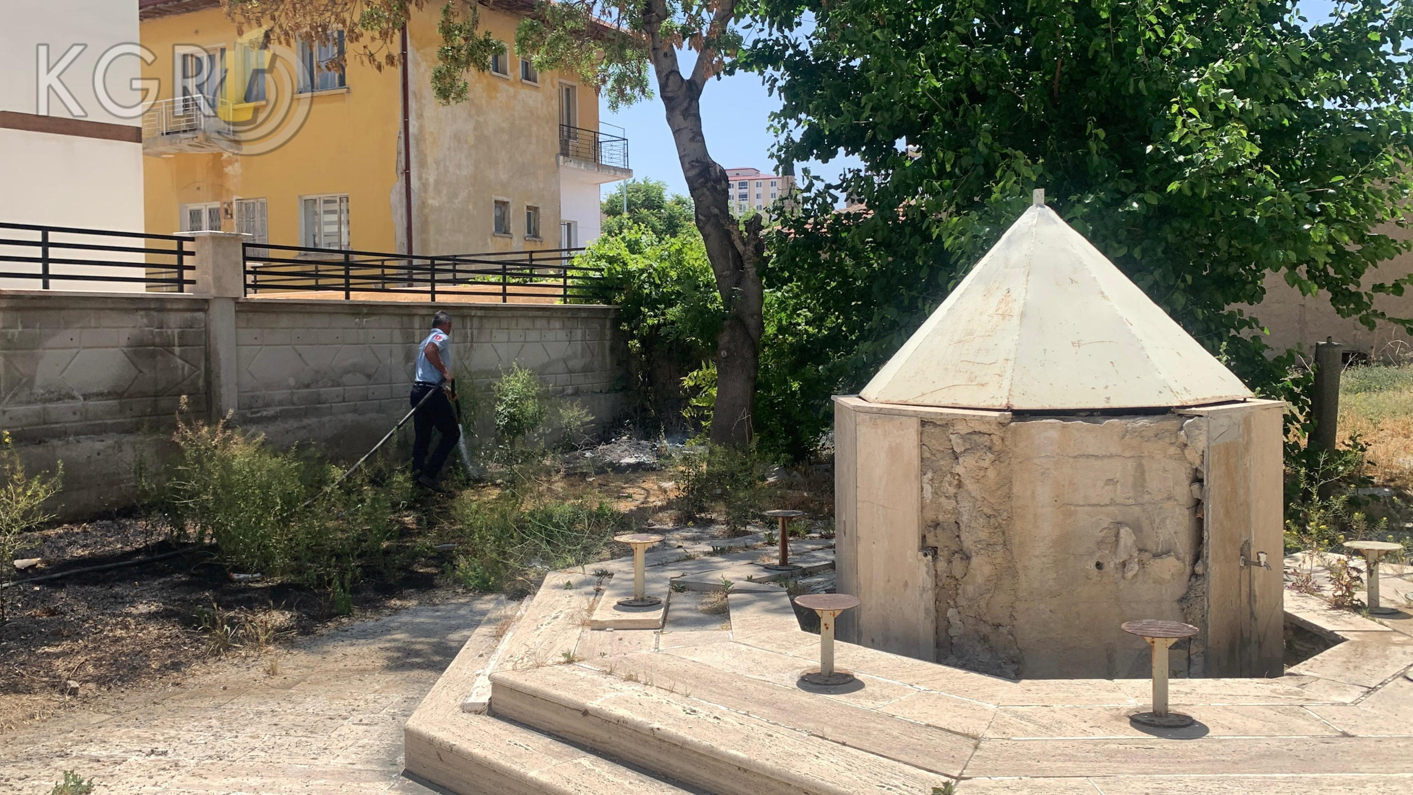 Karamanda Cami Bahcesinde Yangina Vatandastan Erken Mudahale1