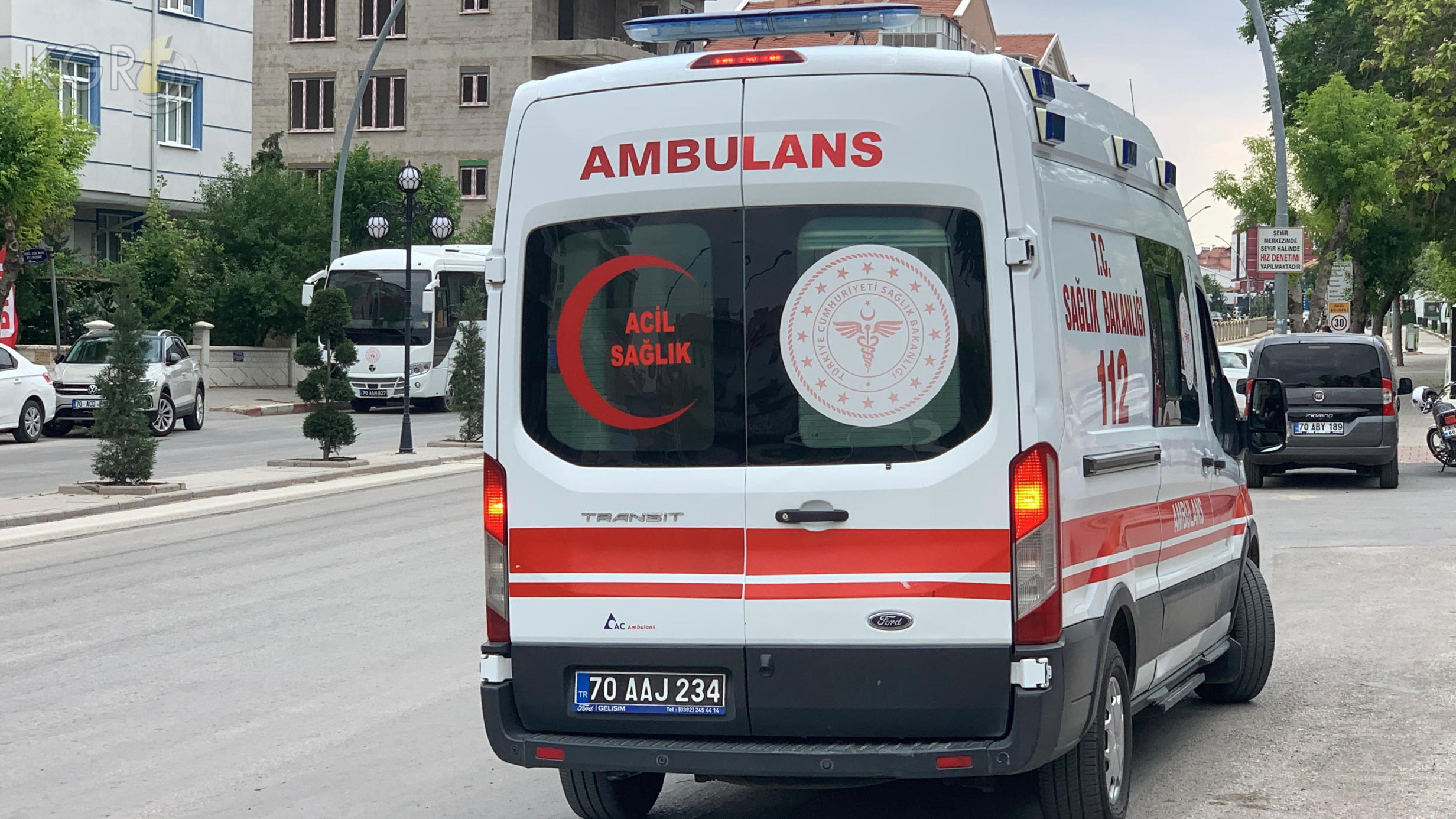 Karamanda Devrilen Elektrikli Motor Suruklenerek Park Halindeki Araca Carpti1
