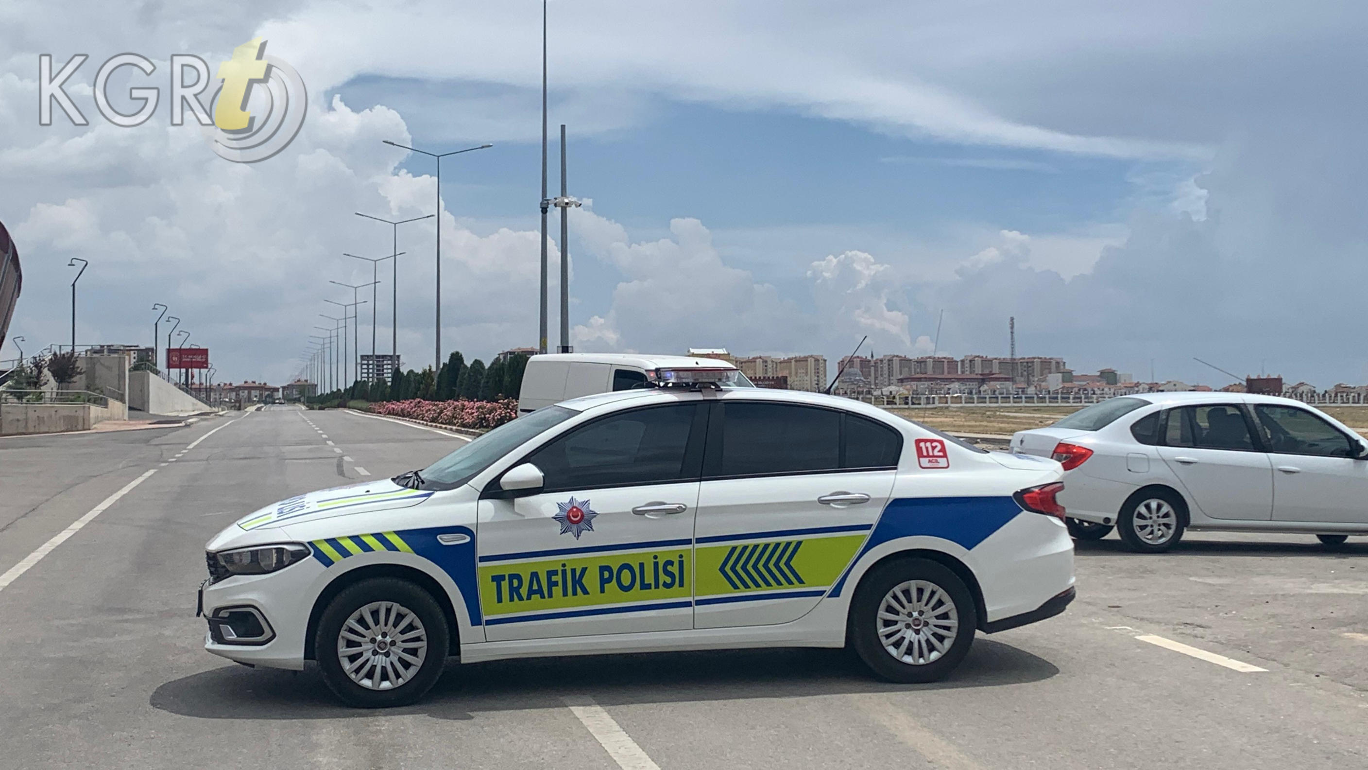 Karamanda Ehliyetsiz Genc Kaza Yapti 1 Polis Memuru Yaralandi10