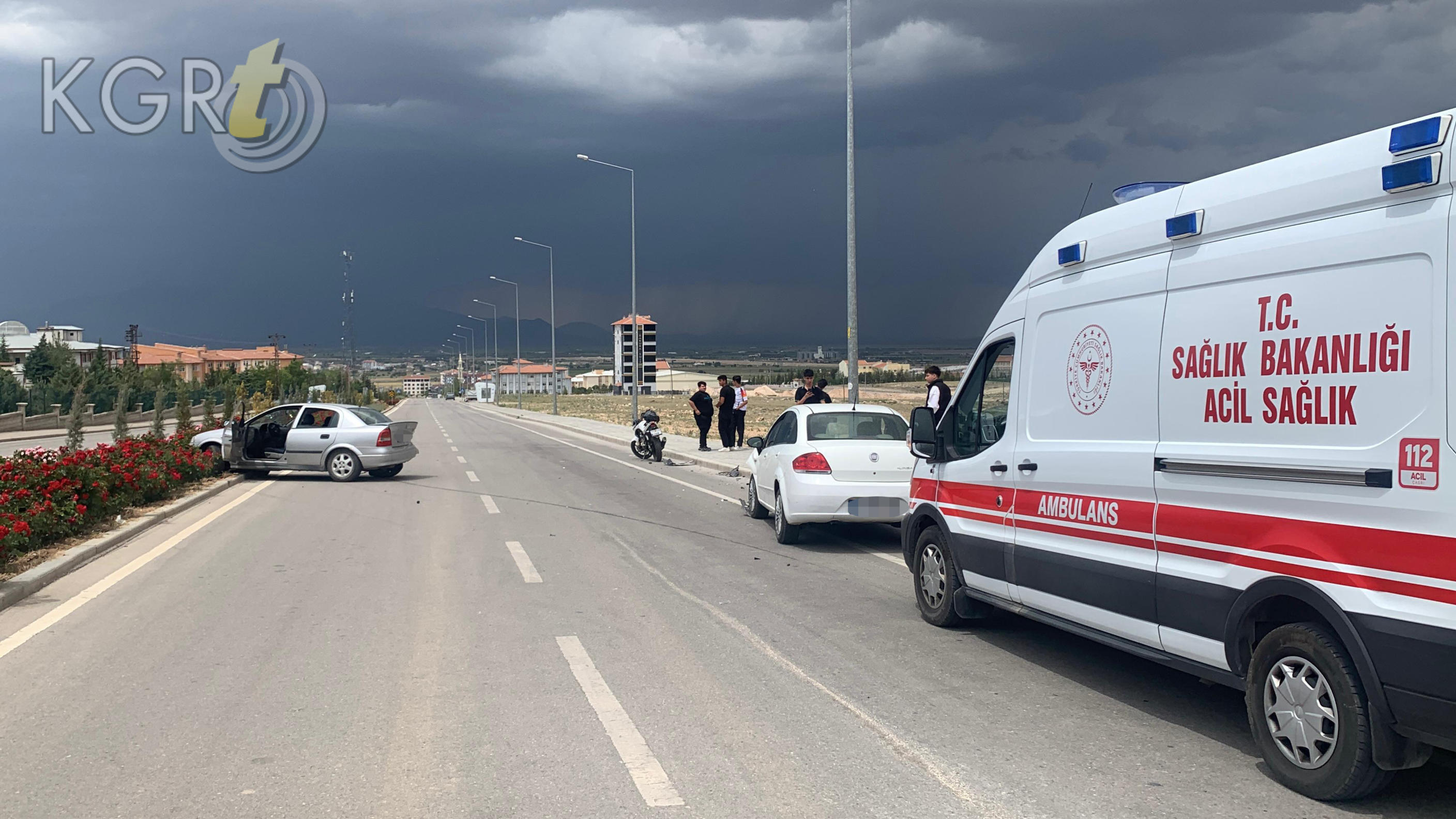 Karamanda Ehliyetsiz Genc Kaza Yapti 1 Polis Memuru Yaralandi2
