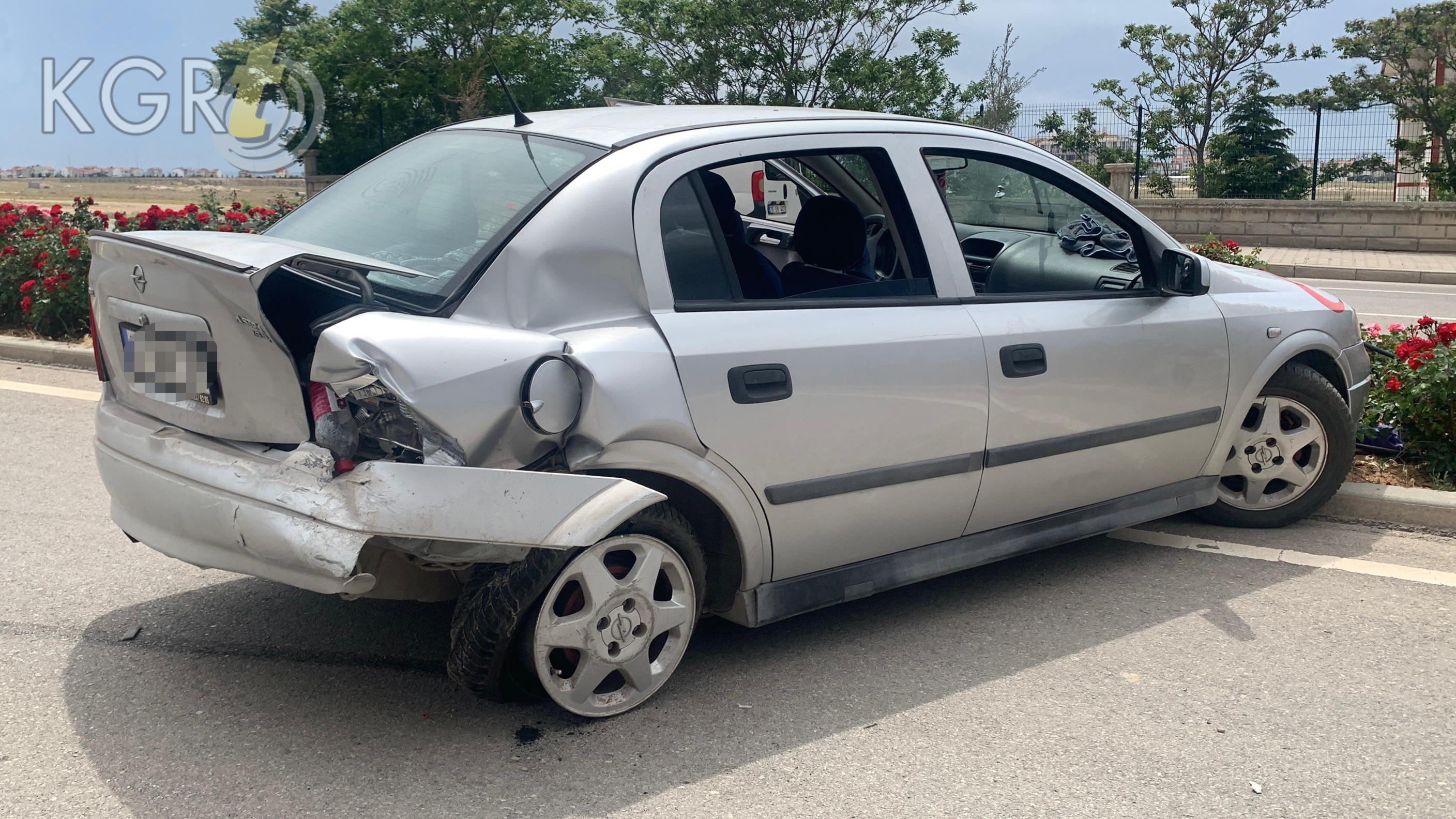 Karamanda Ehliyetsiz Genc Kaza Yapti 1 Polis Memuru Yaralandi4
