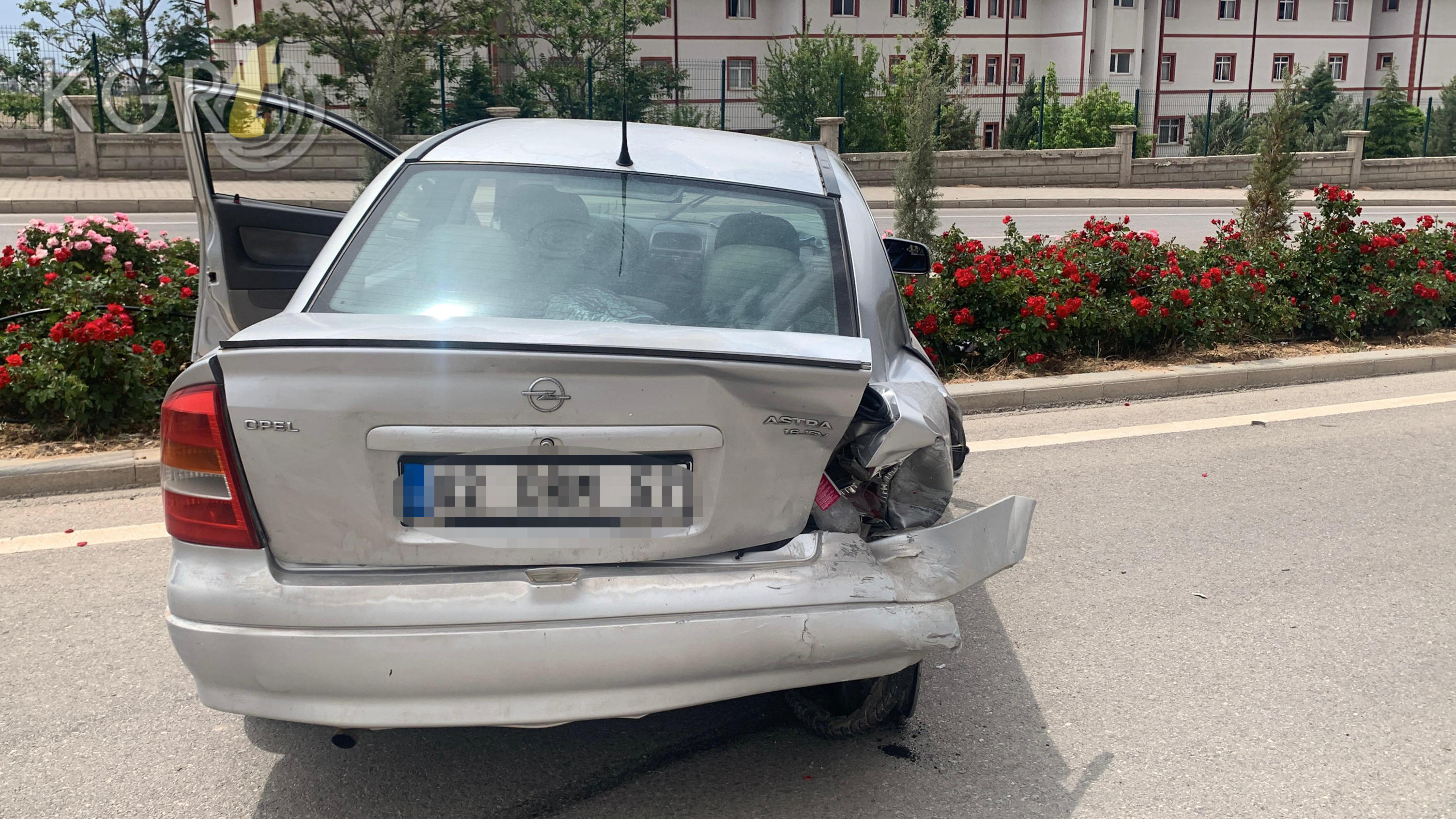 Karamanda Ehliyetsiz Genc Kaza Yapti 1 Polis Memuru Yaralandi5