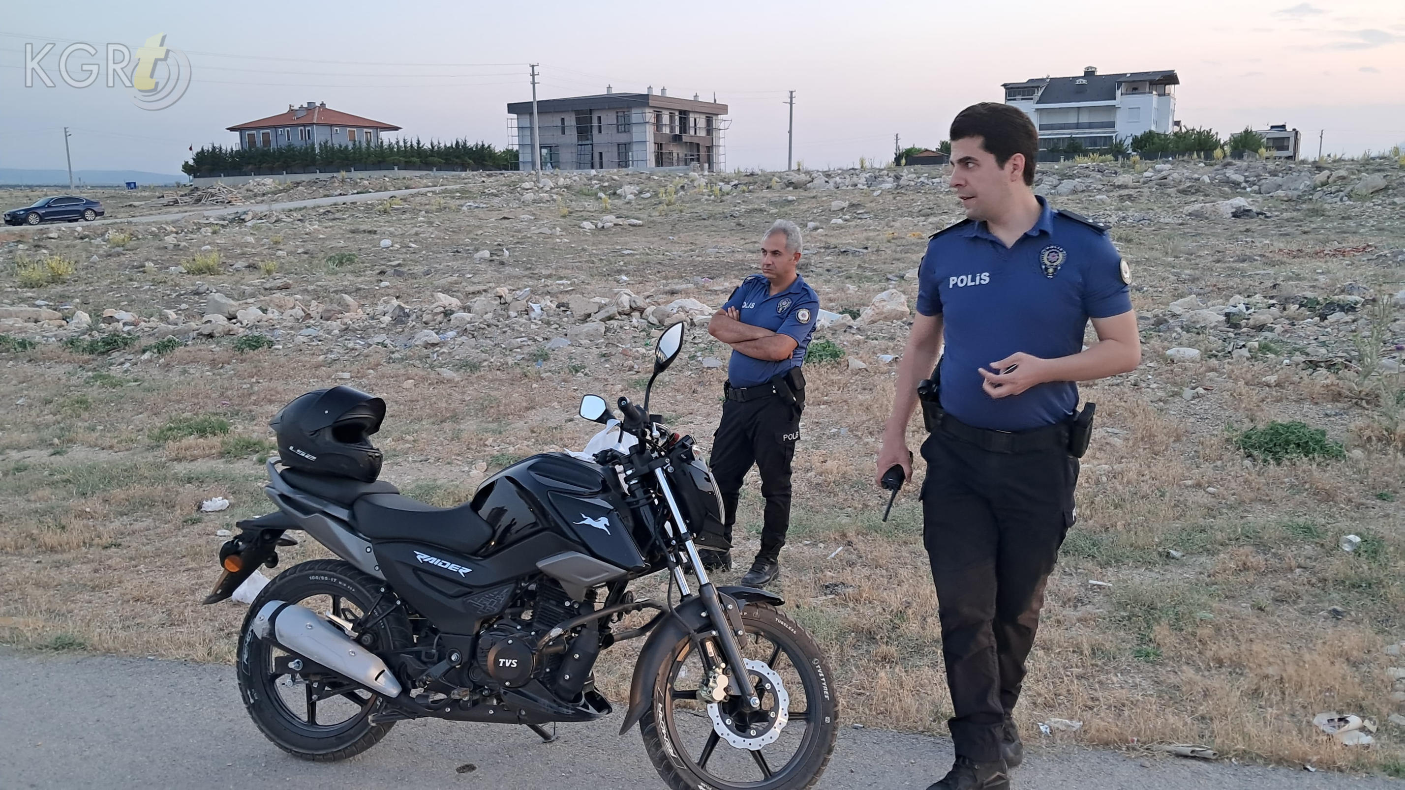 Karamanda Ehliyetsiz Motosiklet Surucusunun Yaptigi Kaza Pahaliya Patladi7